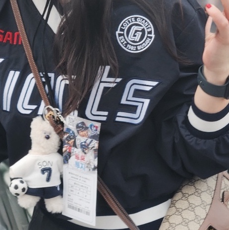 [예약 배송] NOS7 x Monamhee SON.hee Cream, Gucci Horsebit 1955 Mini Bag Beige Ebony Brown 착용 스타일