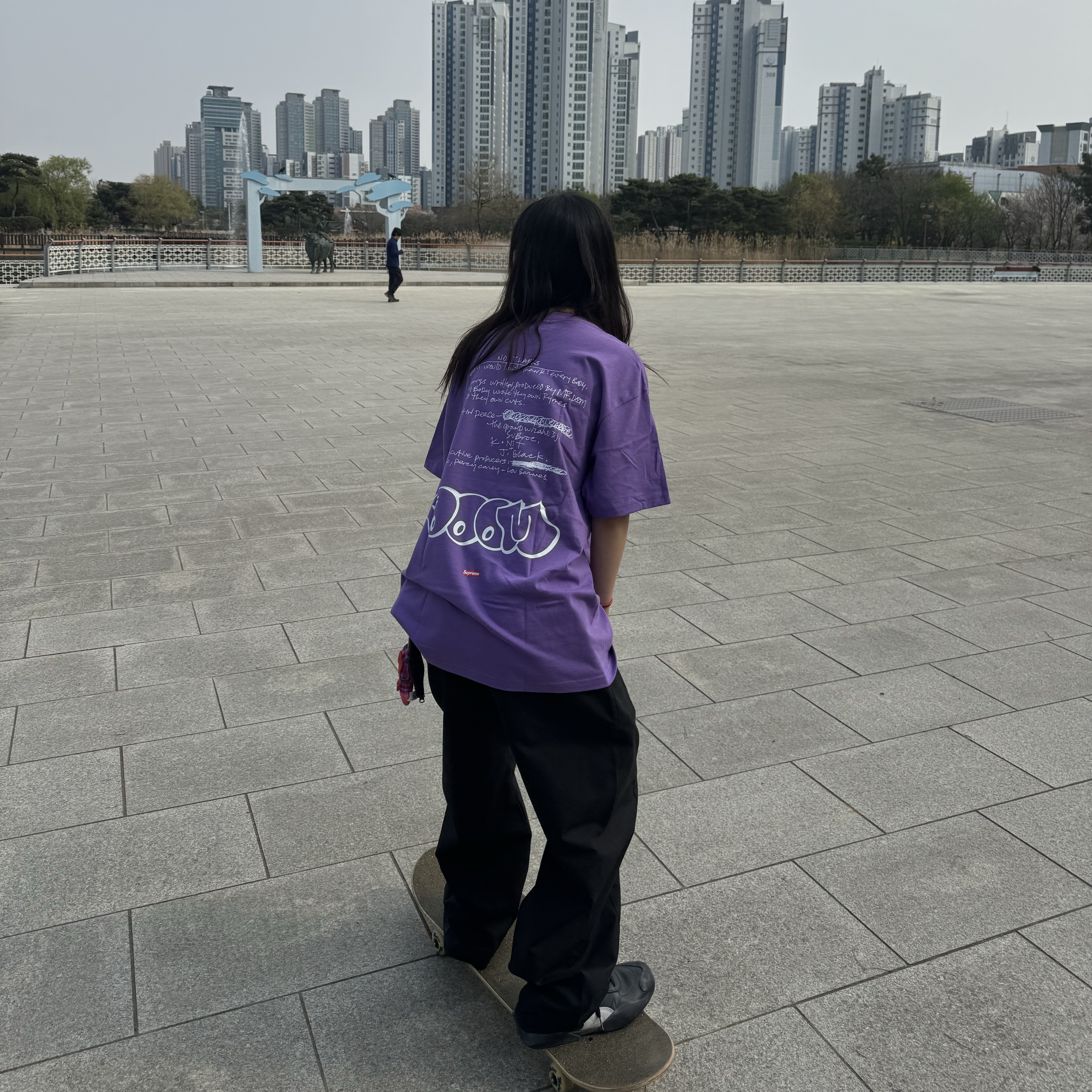 Puma Vaderon Clean Black White, Supreme x MF Doom T-Shirt Dusty Purple - 23FW 착용 스타일 - 2
