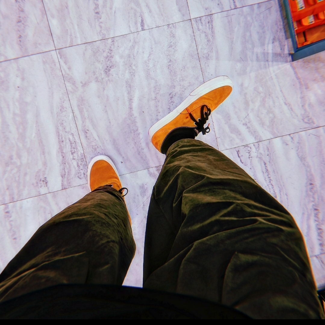 Vans Authentic Convert Growth Garden Sunflower 착용 스타일 - 2