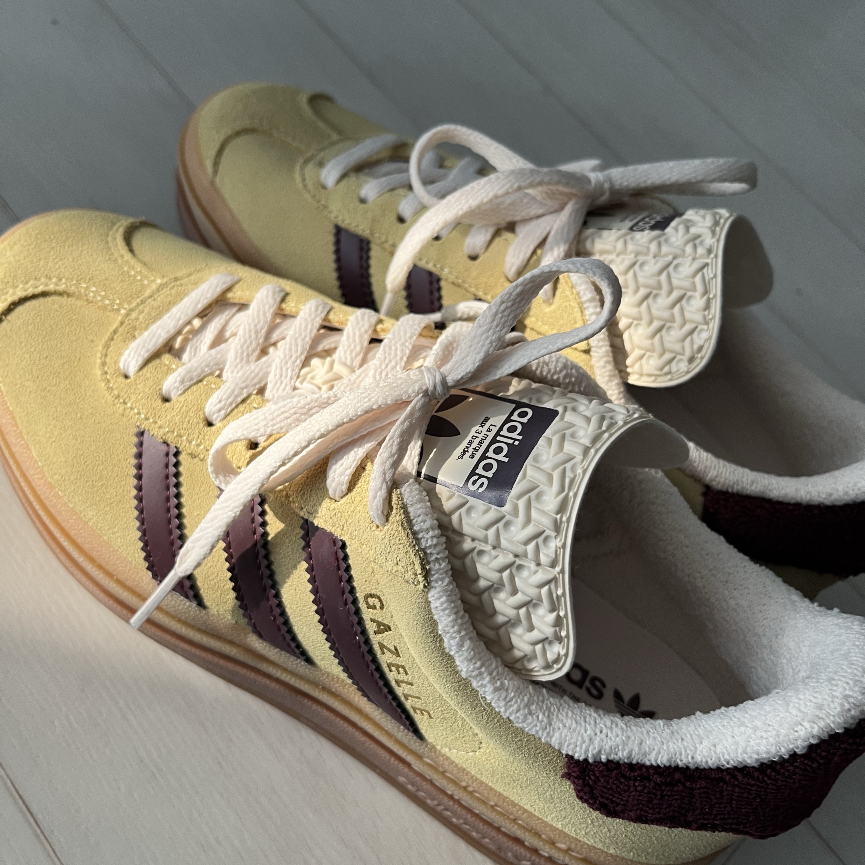 (W) Adidas Gazelle Bold Almost Yellow Maroon 착용 스타일 - 2