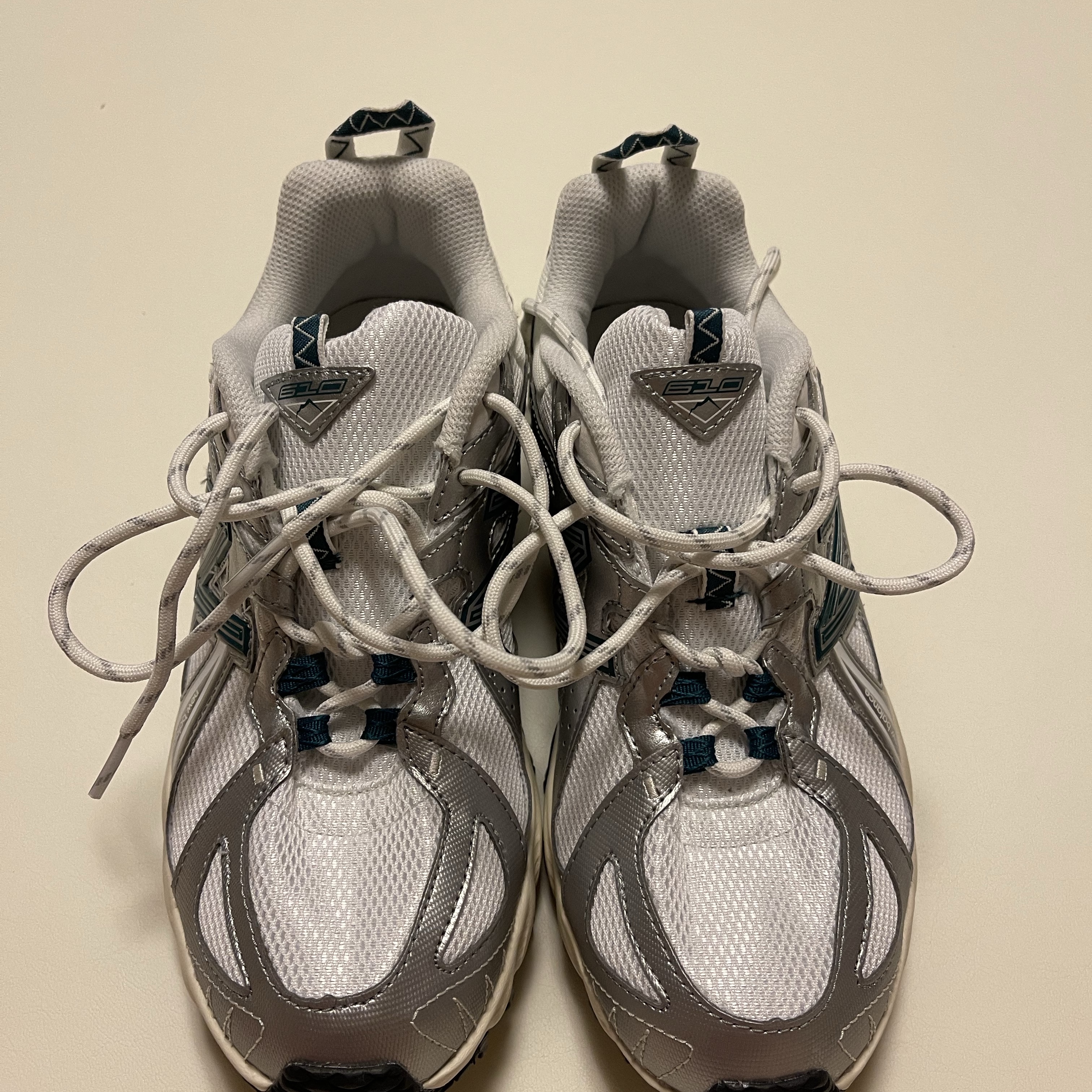 New Balance ML610T Metallic Silver - D Standard 착용 스타일 - 1