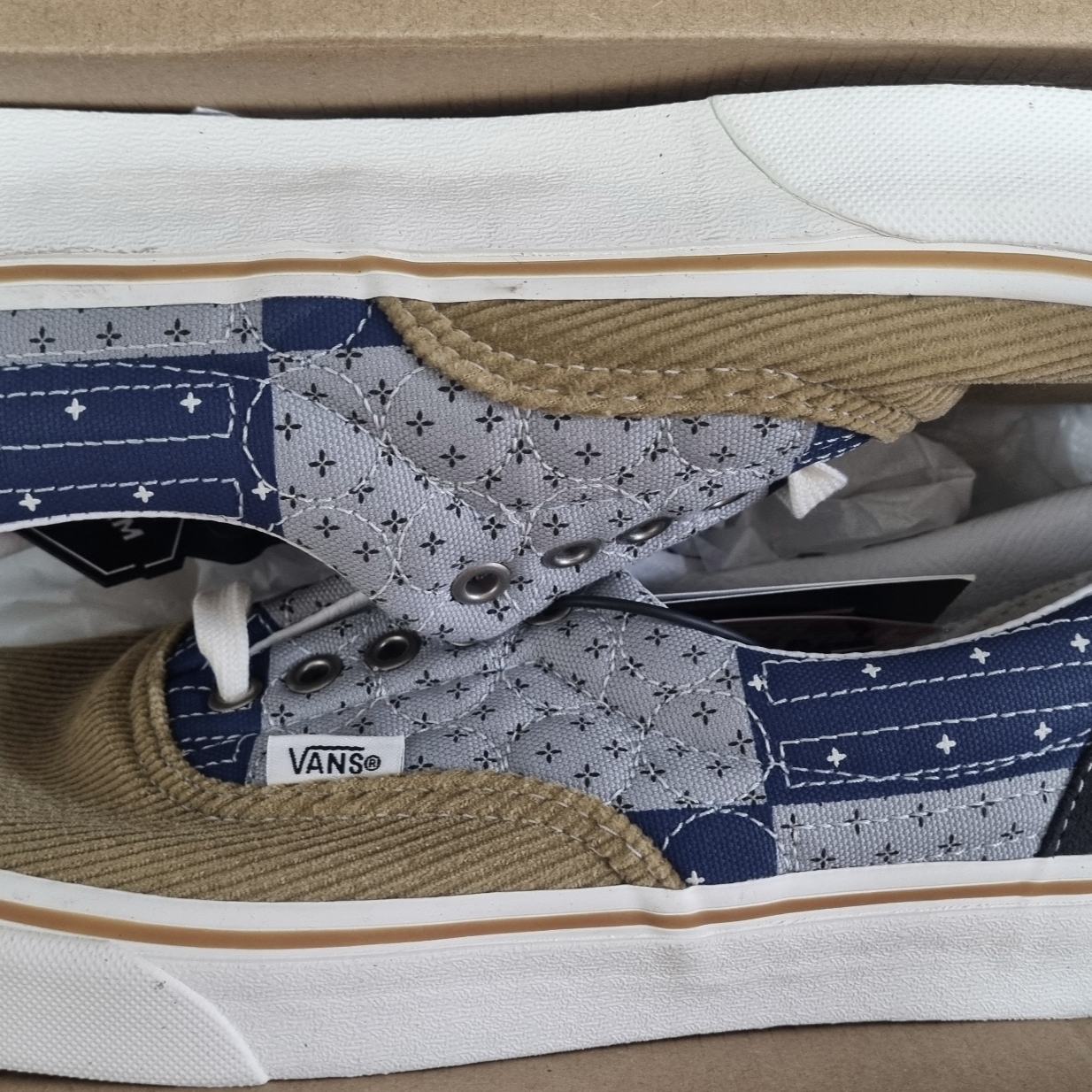 Vans Era Quilted Bandana Multicolor, Porter Tanker Backpack Sage Green 착용 스타일 - 2