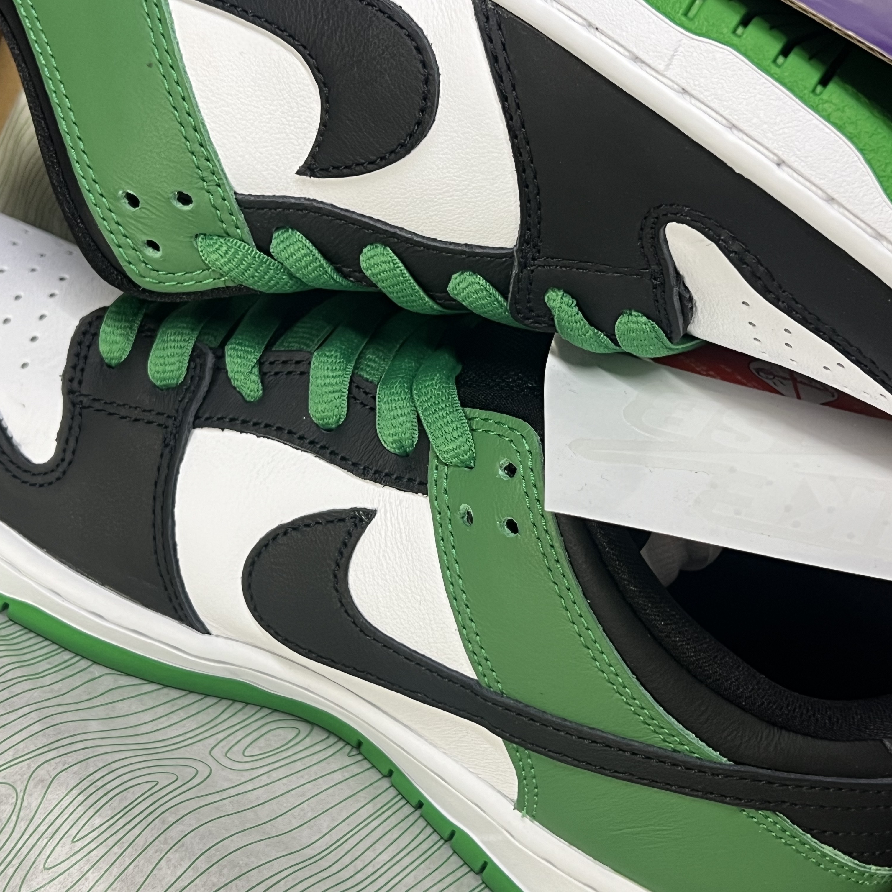 Nike SB Dunk Low Pro Chicago, Nike SB Dunk Low Pro Black and Classic Green 착용 스타일 - 2