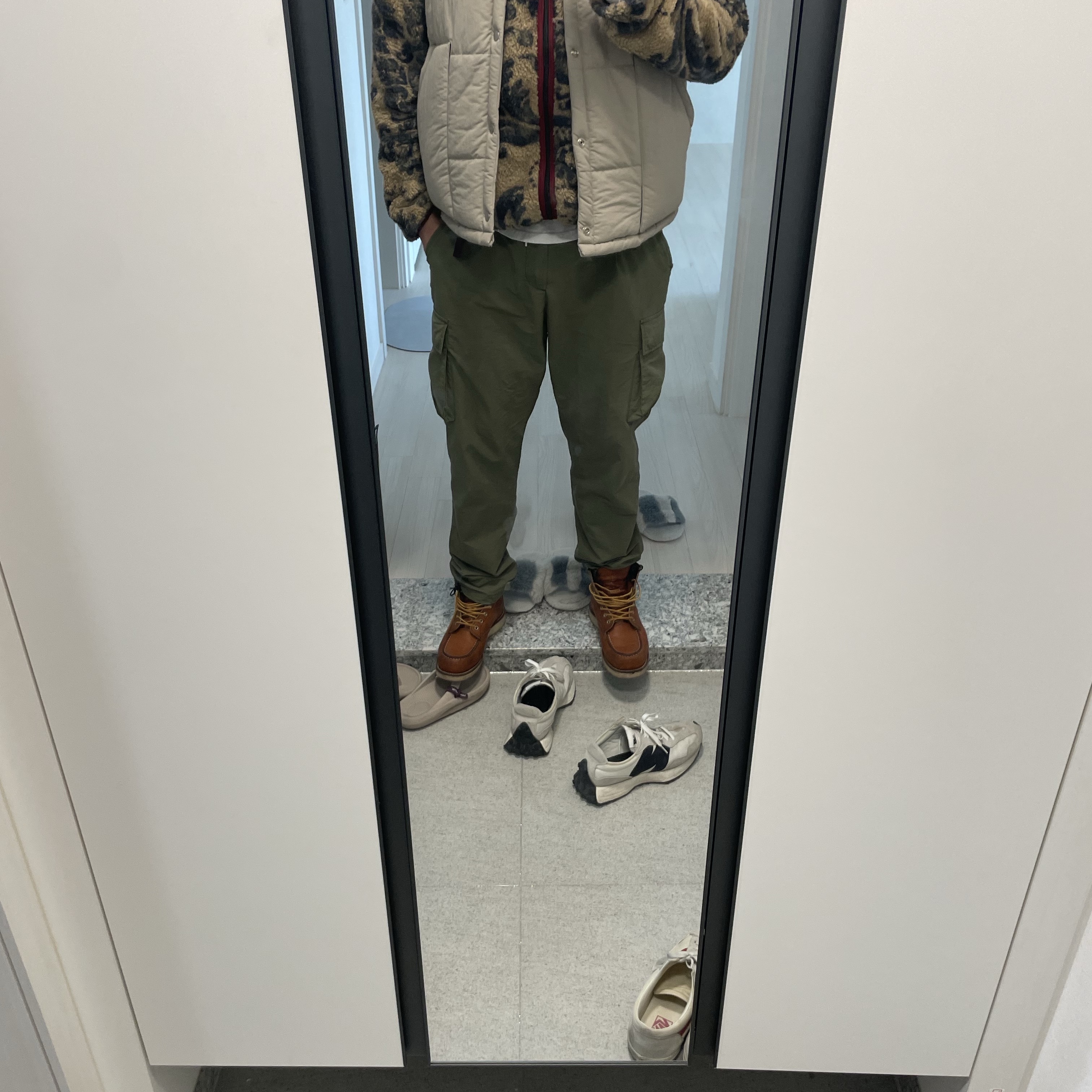 Kapital Damask Pattern Maria Fleece Zip Blouson Beige, Carhartt WIP x IAB Studio Canvas 6-Panel Cap Hamilton Brown 착용 스타일