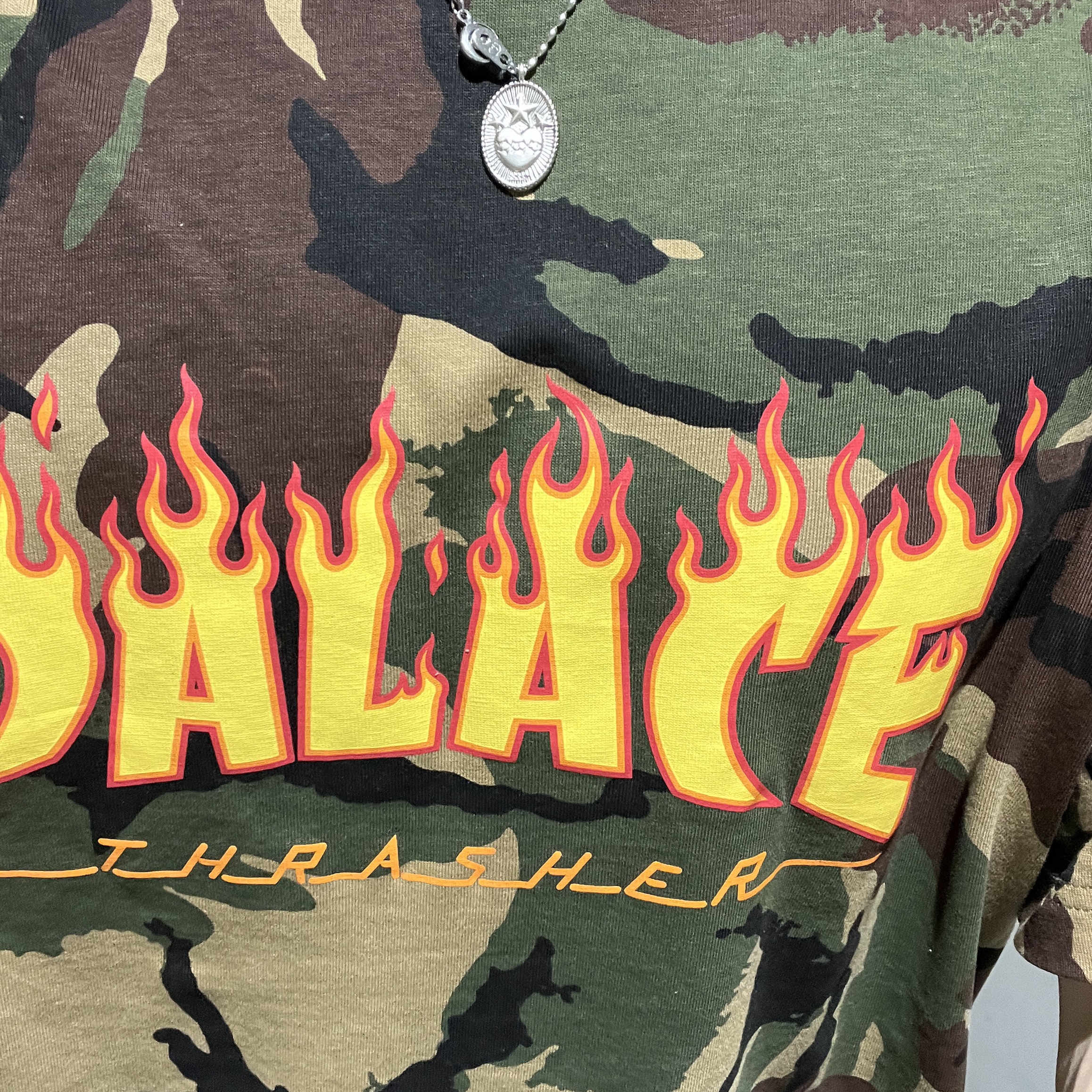 Palace x Thrasher T-Shirt Camo - 24SS 착용 스타일