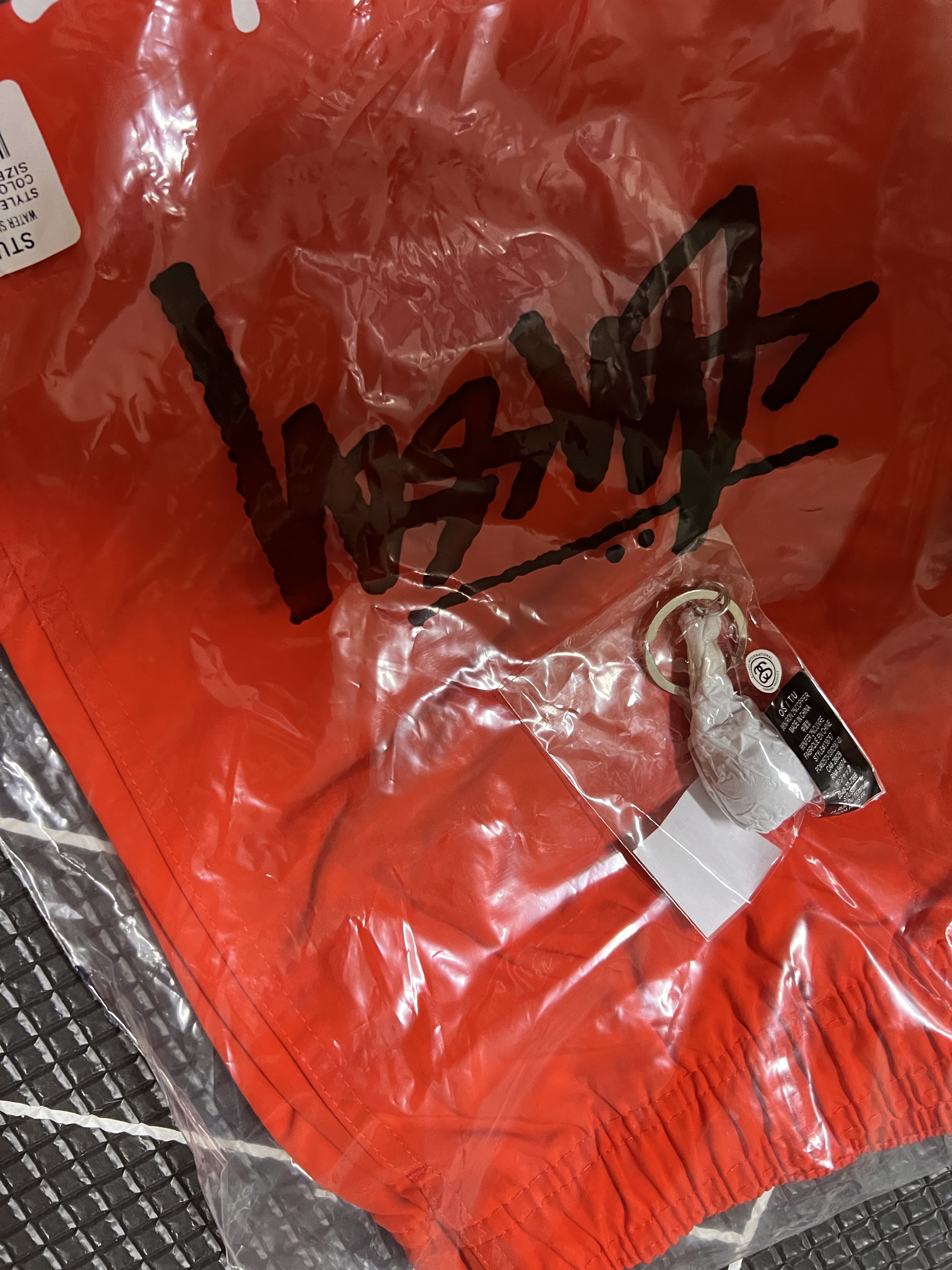 Stussy 8 Ball Keychain Black, Nike x Stussy Water Shorts Habanero Red 착용 스타일