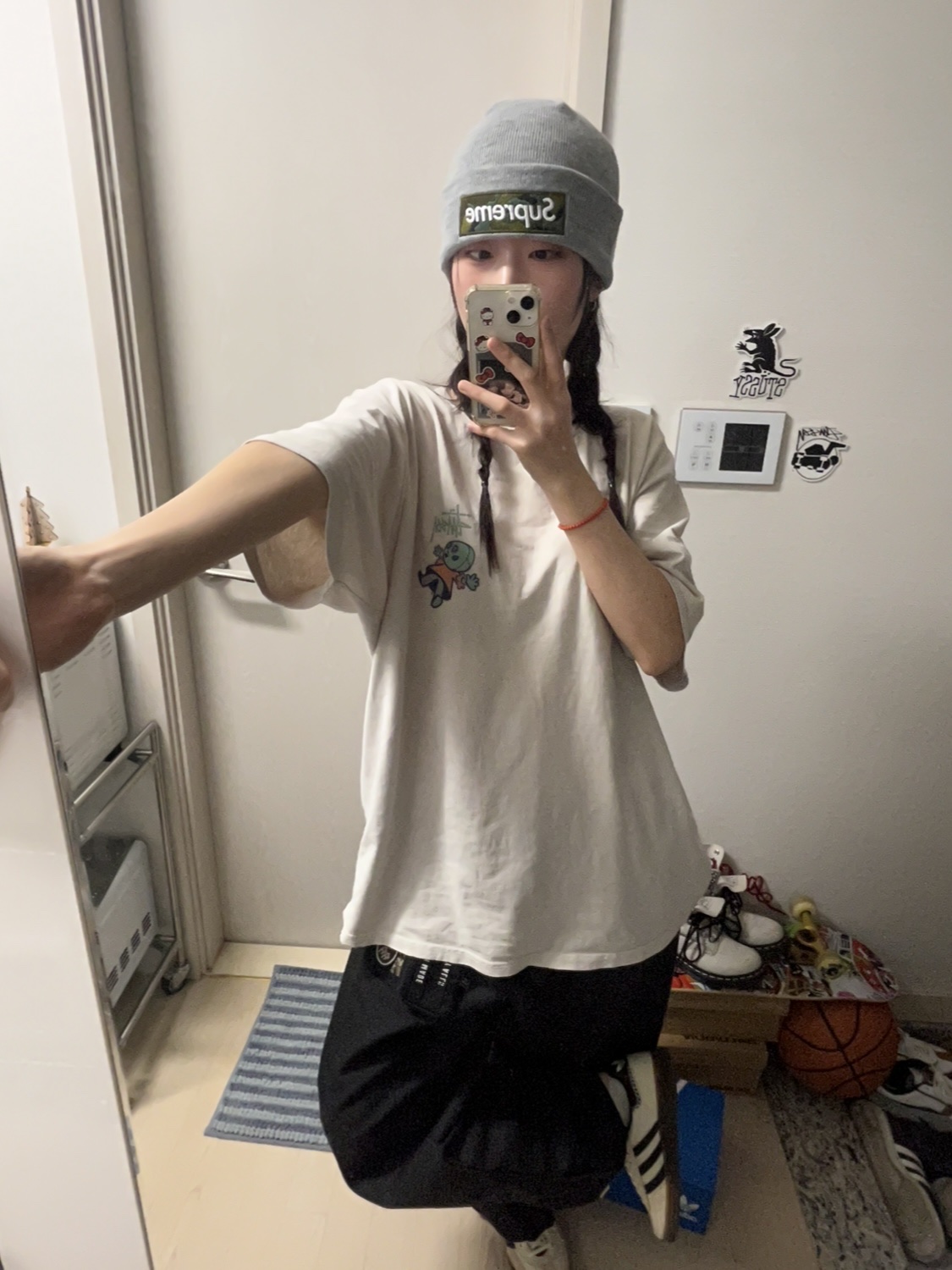 (W) Adidas Spezial Handball Wonder White Core Black, Stussy Dollie Pigment Dyed T-Shirt Natural 착용 스타일 - 3