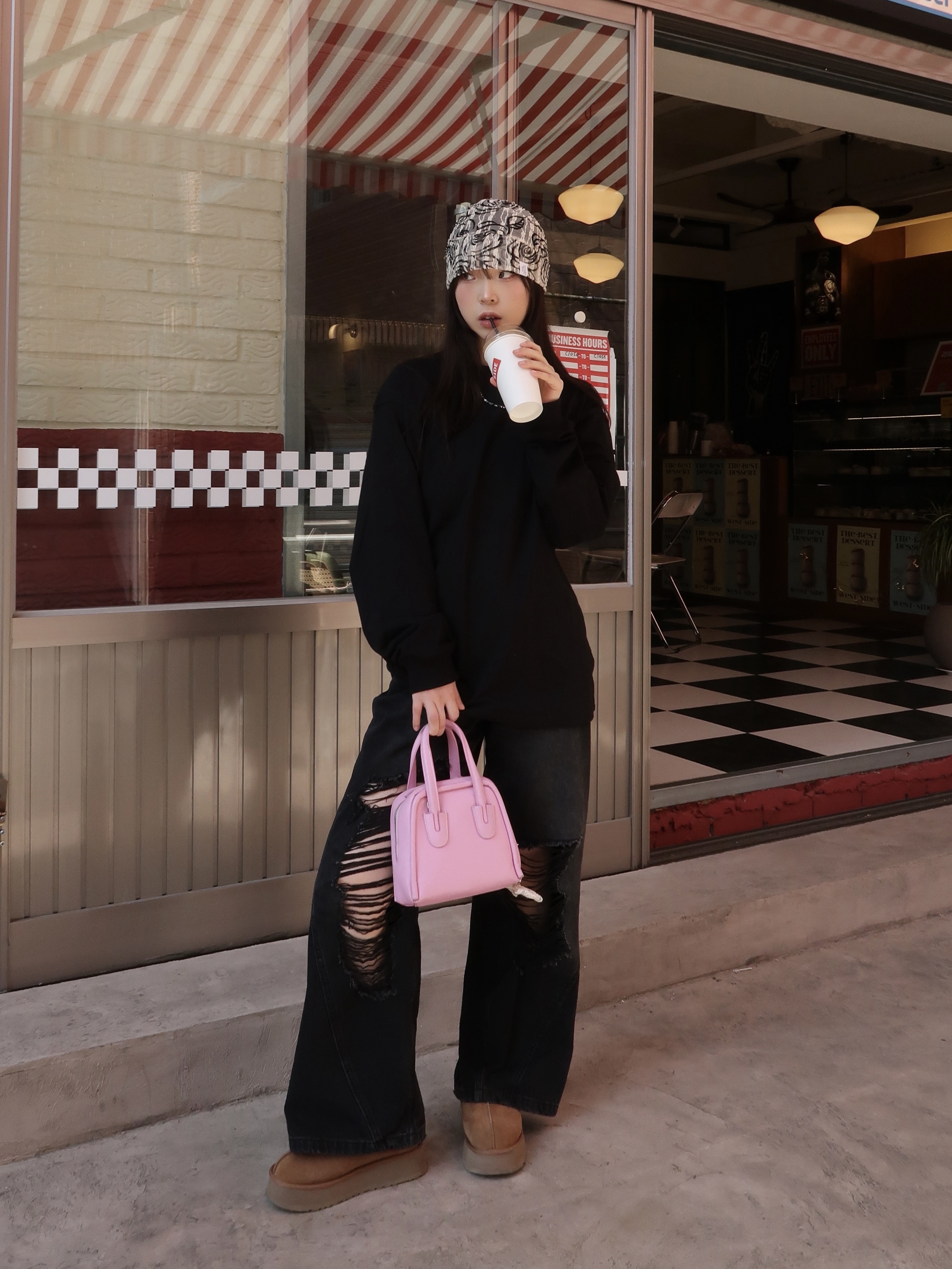 (W) UGG Tasman Slipper Chestnut, Millo Women Curved Damage Wide Jeans Stone Black 착용 스타일 - 1