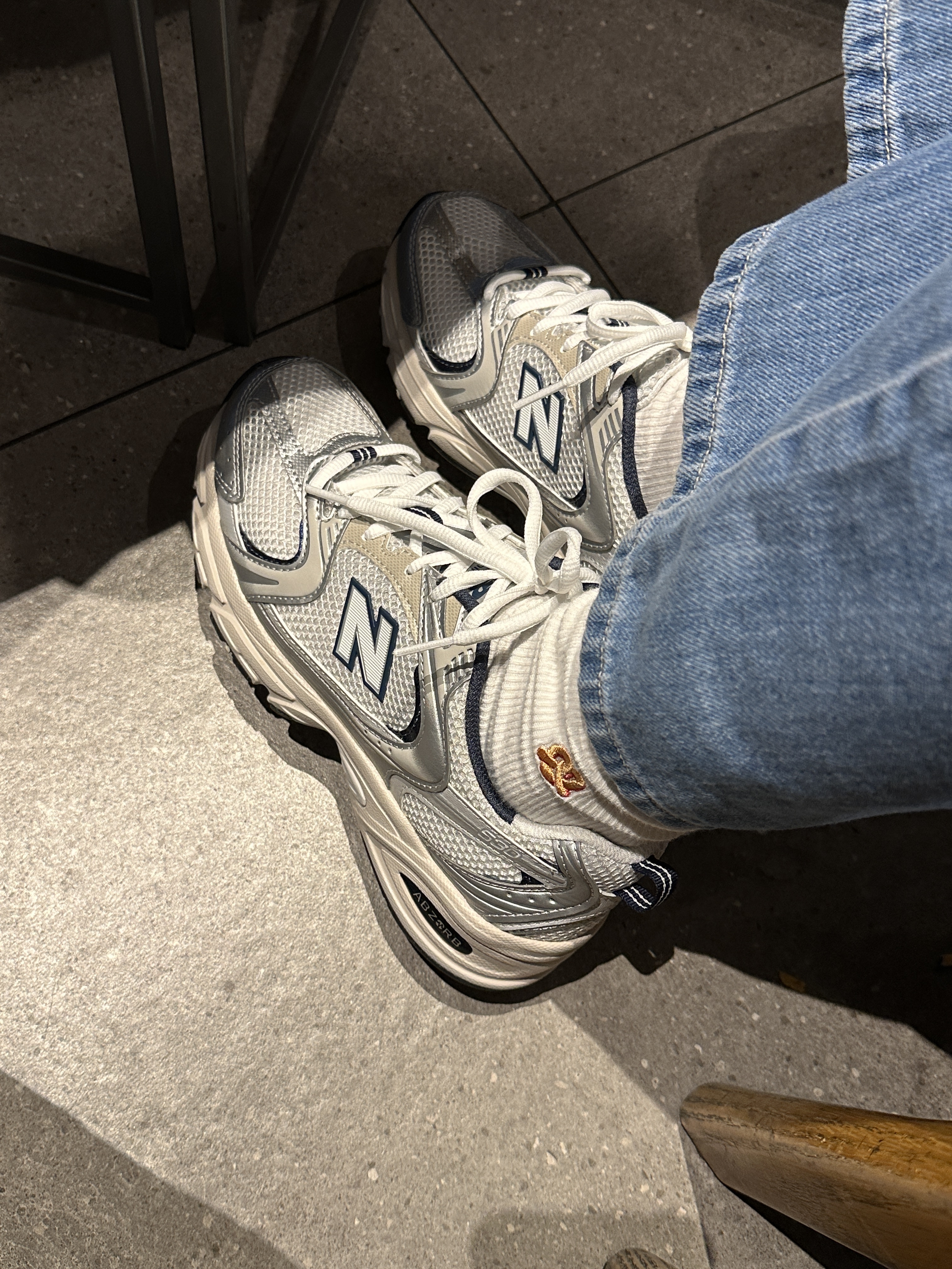 New Balance 530 Steel Grey 착용 스타일