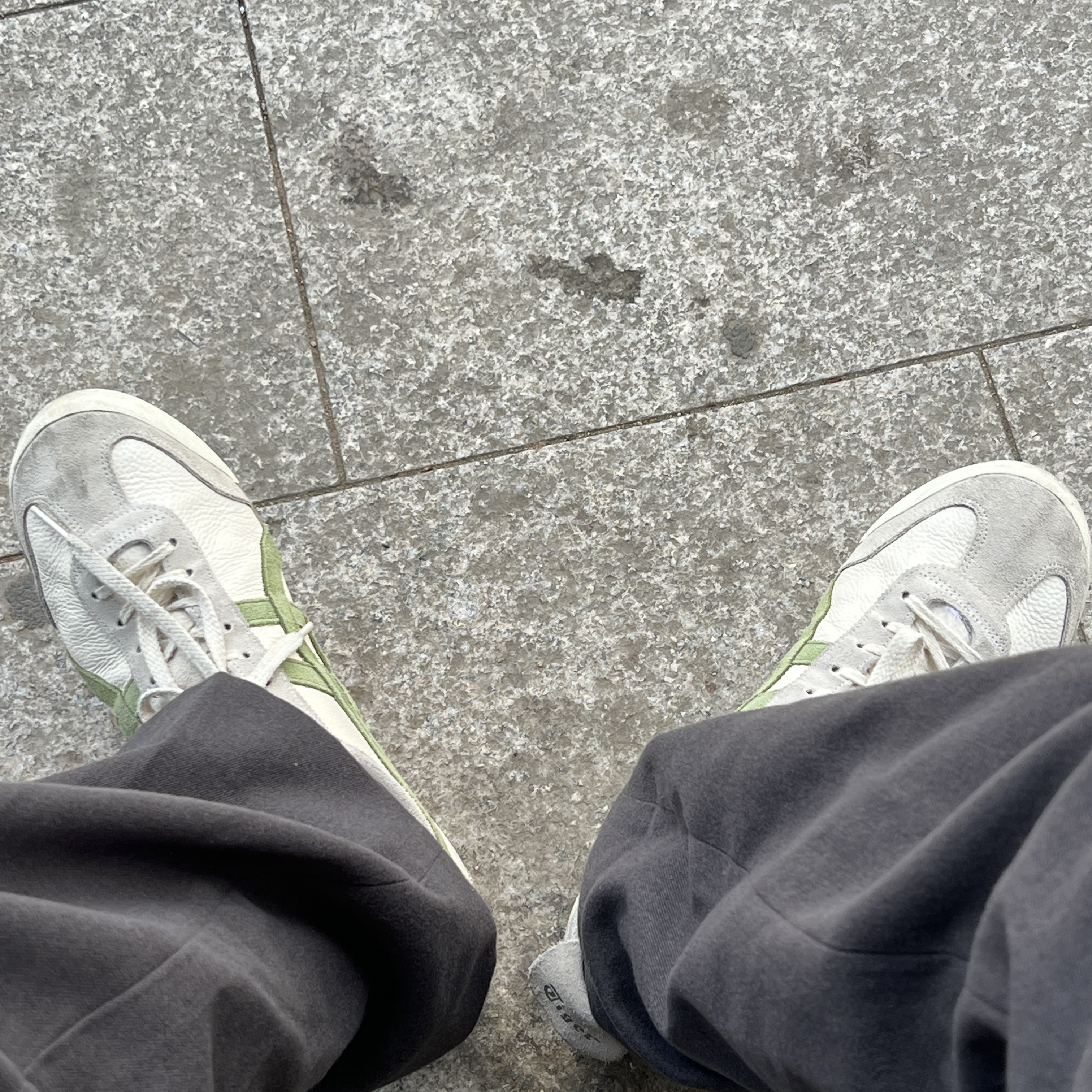 Maison Mihara Yasuhiro Blakey OG Sole Canvas Low-top Sneakers Black White, Onitsuka Tiger Mexico 66 Vintage Birch Cactus Green 착용 스타일 - 3