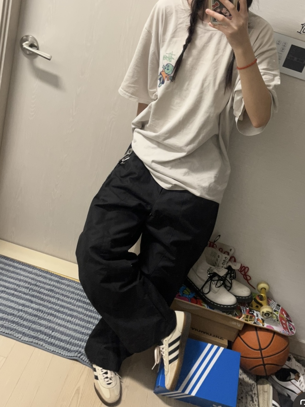 (W) Adidas Spezial Handball Wonder White Core Black, Stussy Dollie Pigment Dyed T-Shirt Natural 착용 스타일 - 2