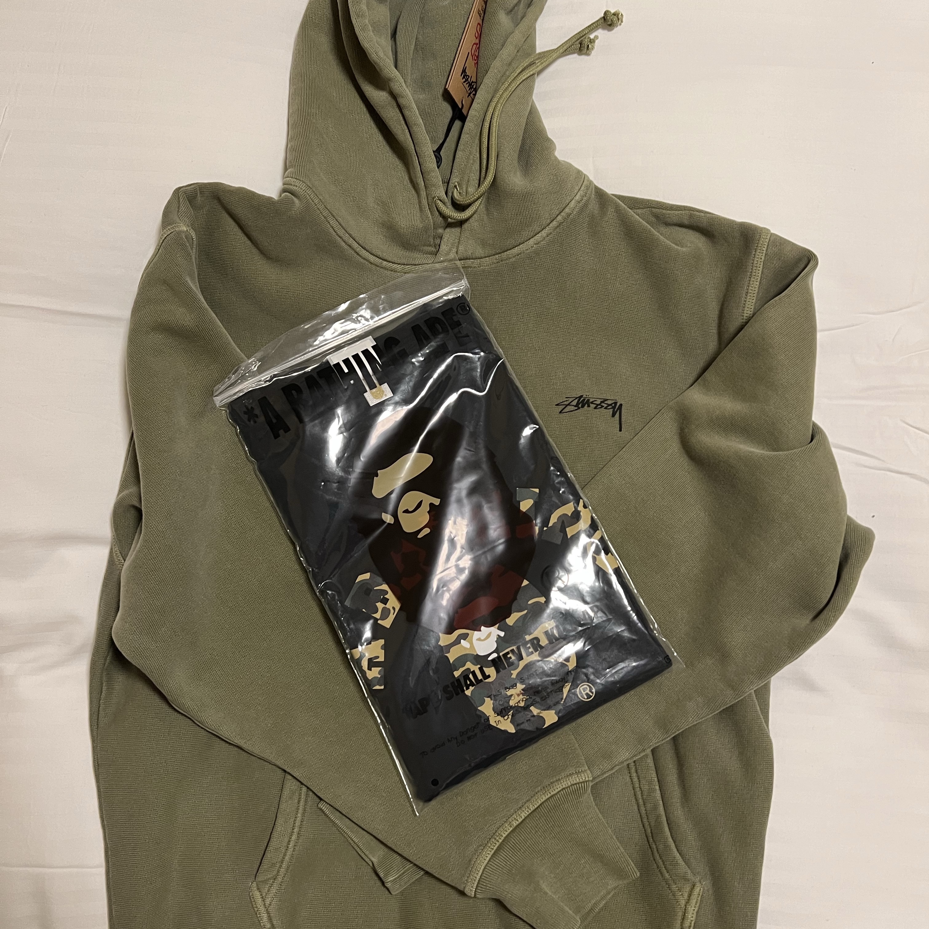 Stussy Smooth Stock Pigment Dyed Hoodie Olive, BAPE 1st Camo College T-Shirt Black Yellow 착용 스타일
