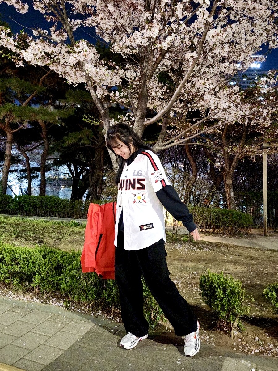 Nike P-6000 White Varsity Red 착용 스타일 - 2
