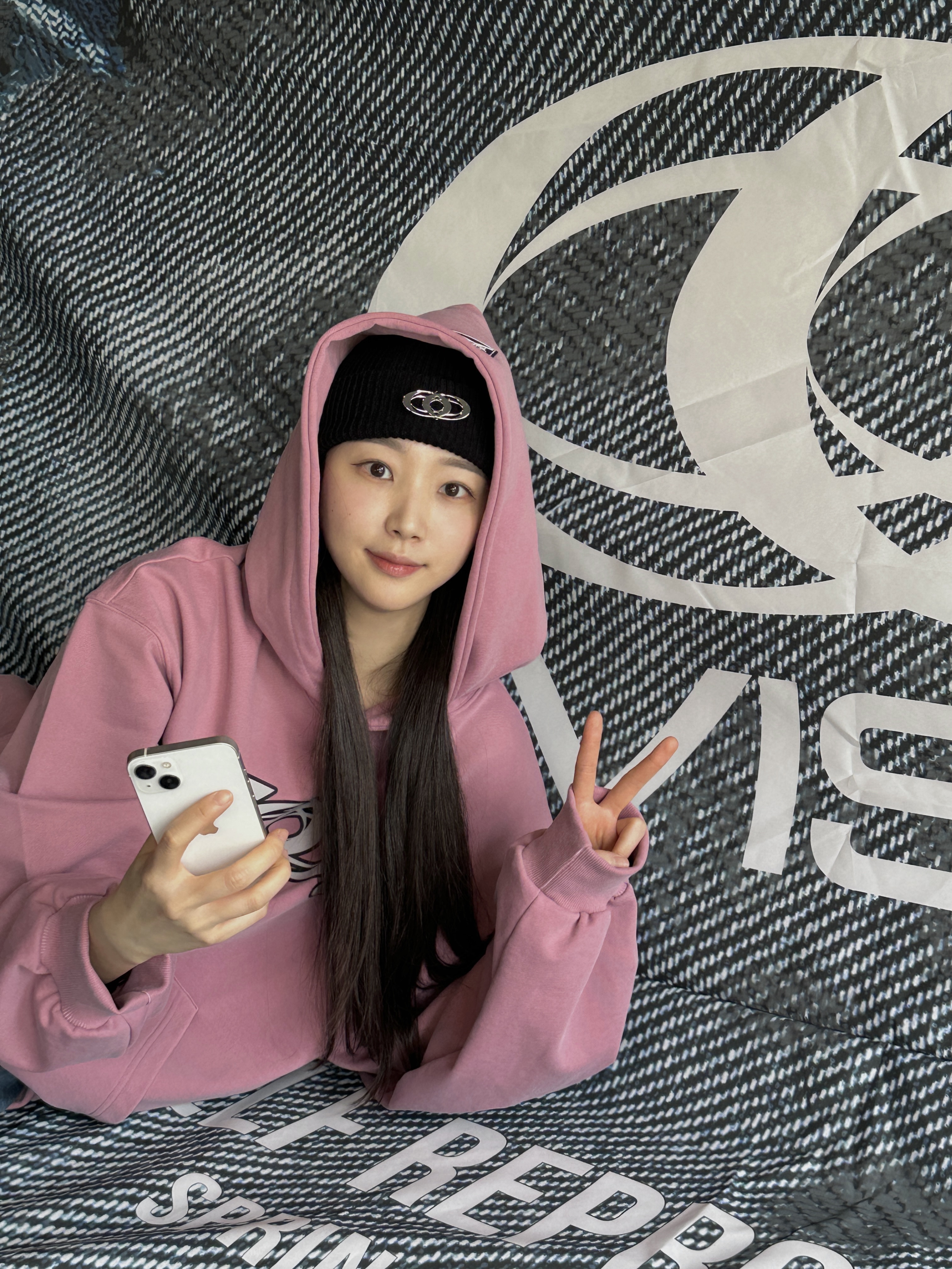 Civision by CSC Cool Girl Hoodie Pink, [KREAM 단독] Civision by CSC Progressive Metal Logo Beanie Black 착용 스타일 - 1