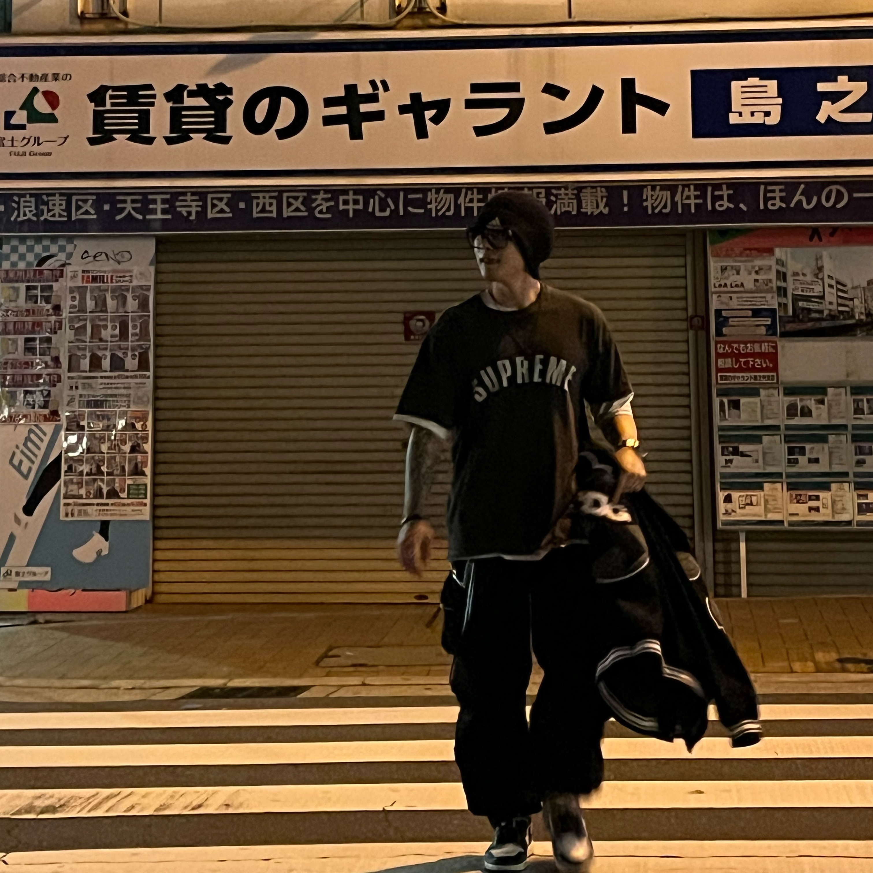Supreme Cracked Arc S/S Top Black - 24SS, Zara Utility Pocket Pants Black 착용 스타일