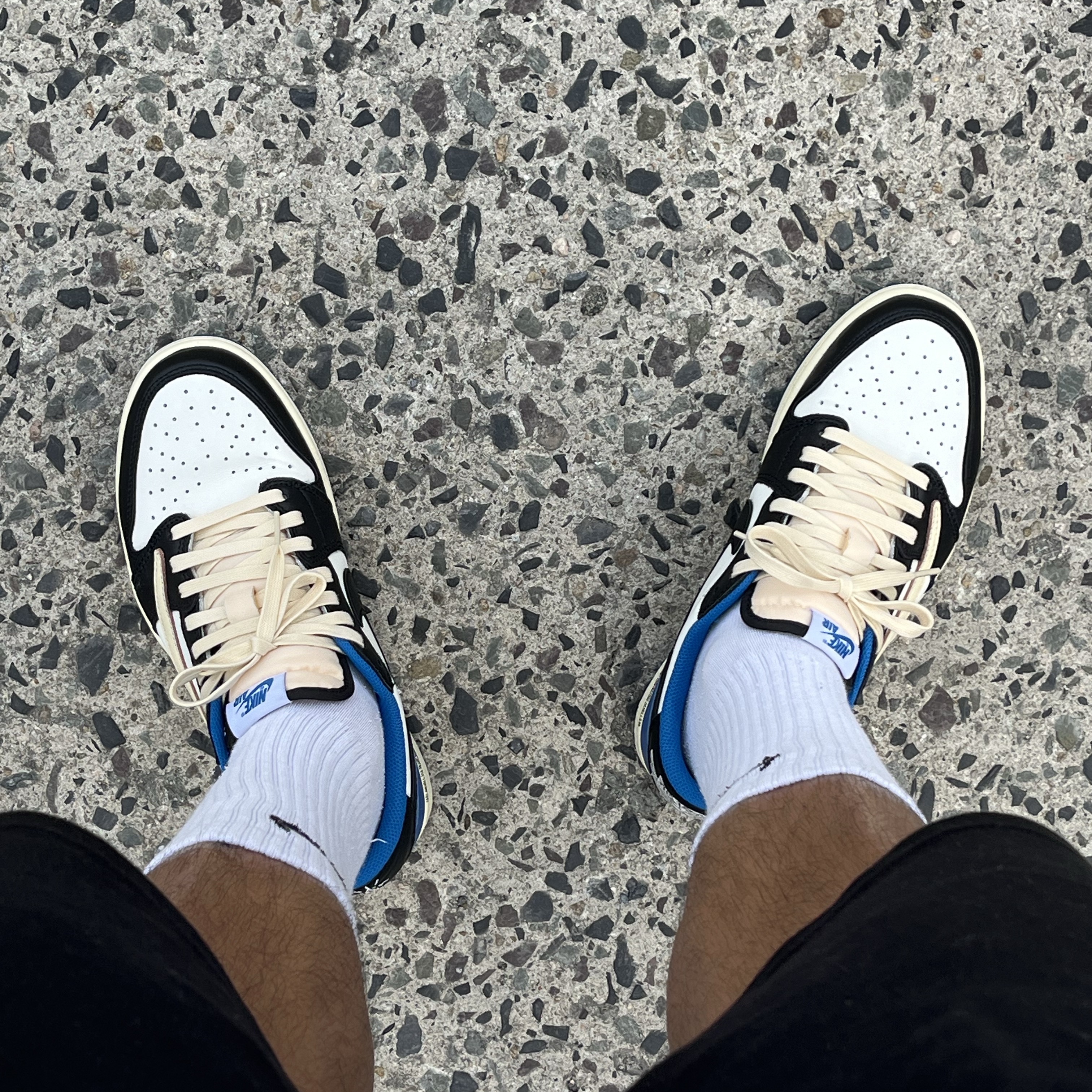 Jordan 1 x Travis Scott x Fragment Retro Low OG SP Military Blue 착용 스타일 - 2