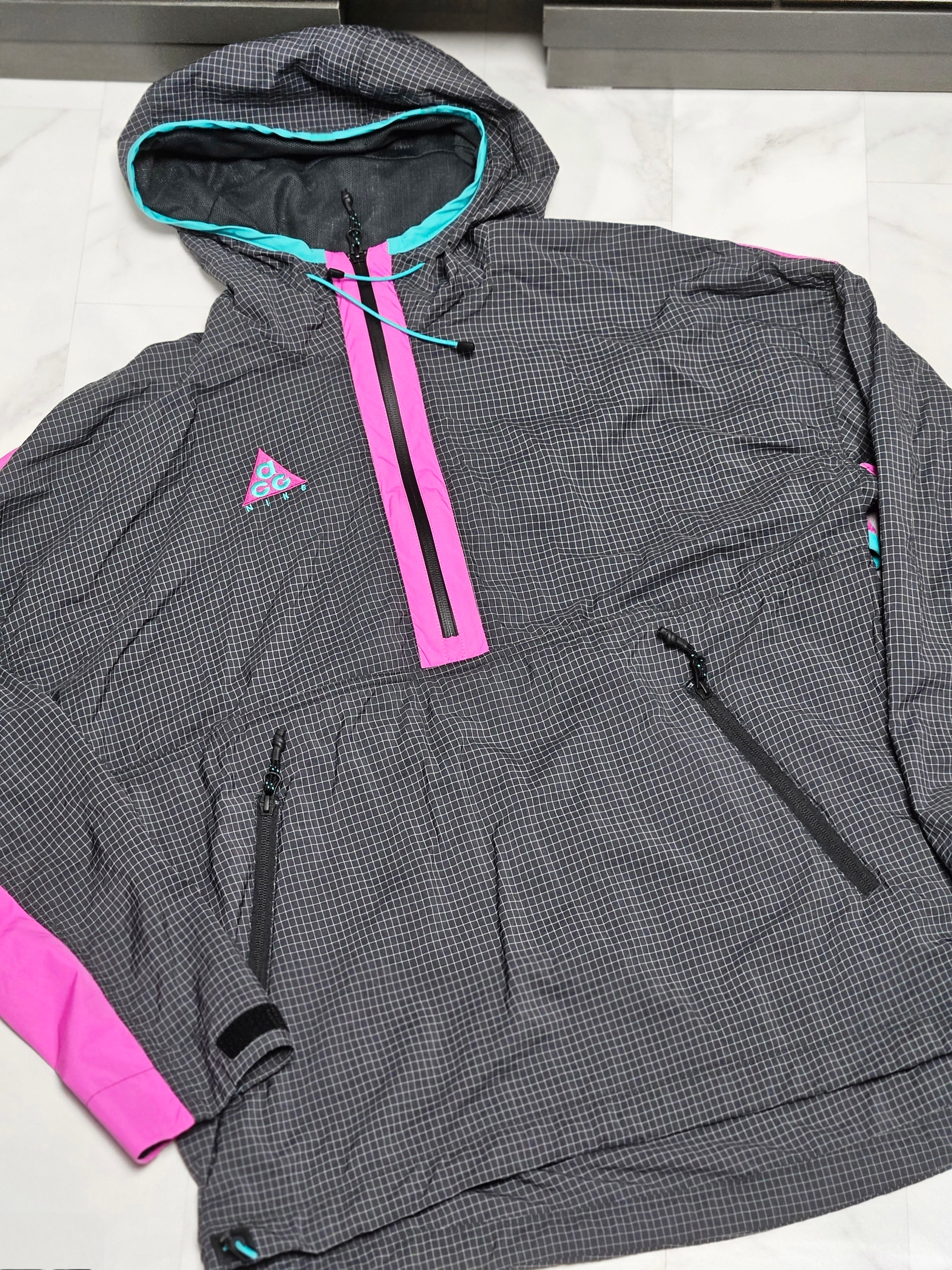 Nike ACG Woven Hooded Jacket Anthracite - US/EU 착용 스타일 - 5