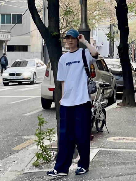 New Balance 2002R Eclipse Castlerock, Supreme Pinline T-Shirt Ash Grey - 24SS 착용 스타일 - 2