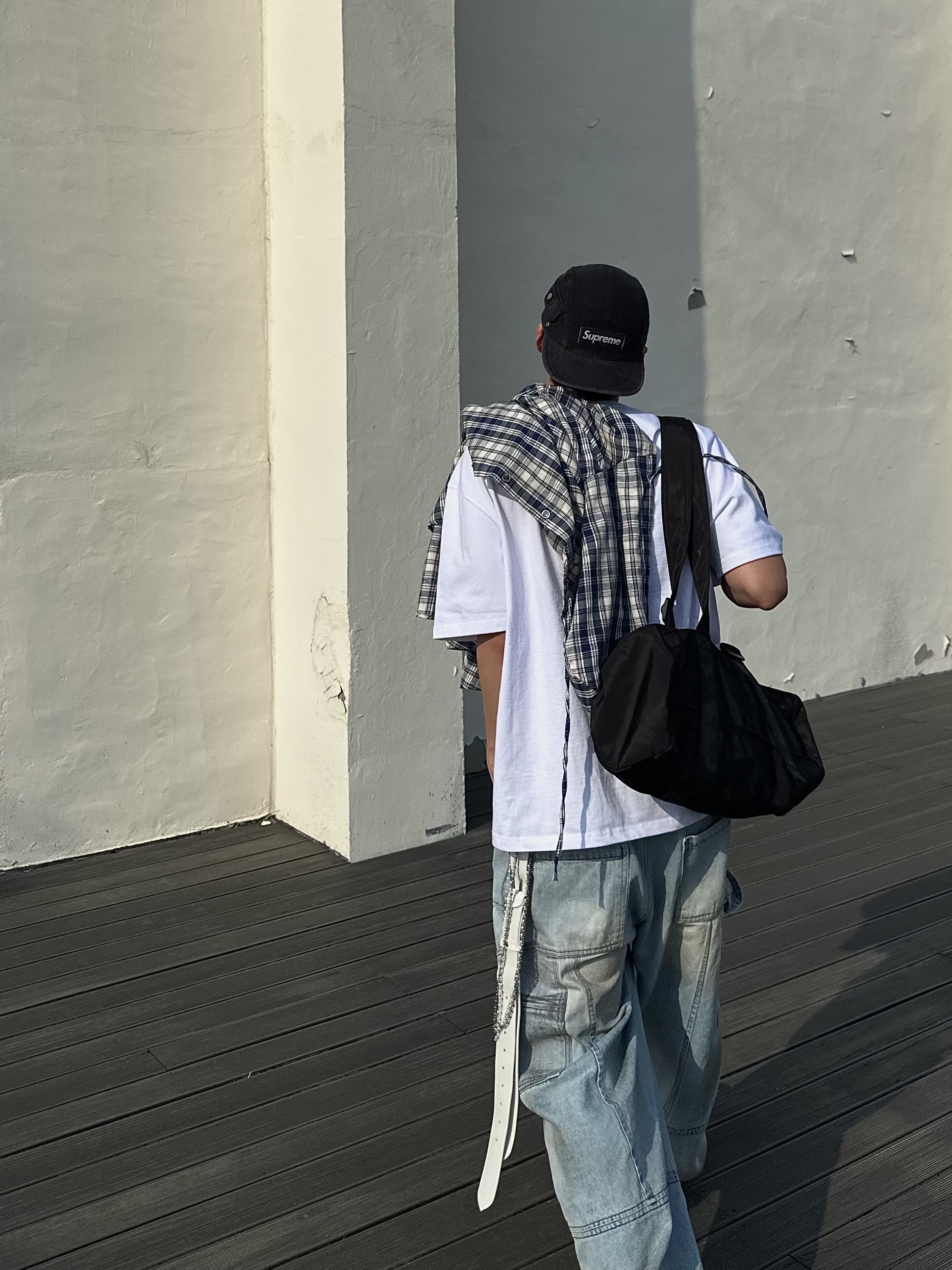 [KREAM 단독] Haleine Carpenter Cargo Dirty Washed Jean Light Blue, Balenciaga 3XL Sneakers Light Beige 착용 스타일 - 7