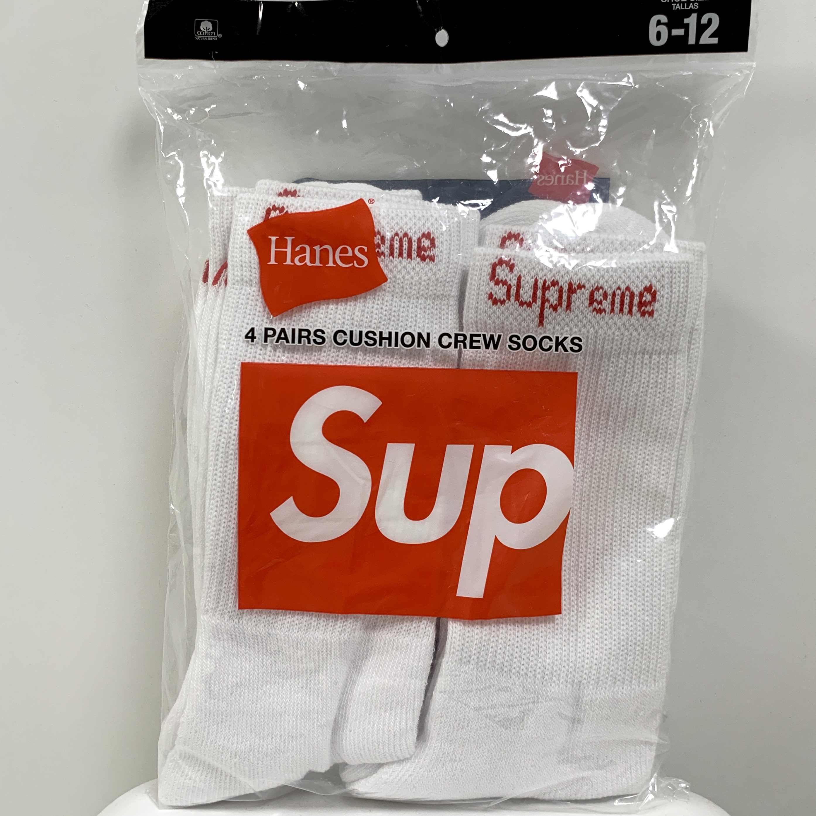 Supreme Hanes Crew Socks White (4 Pack) 착용 스타일