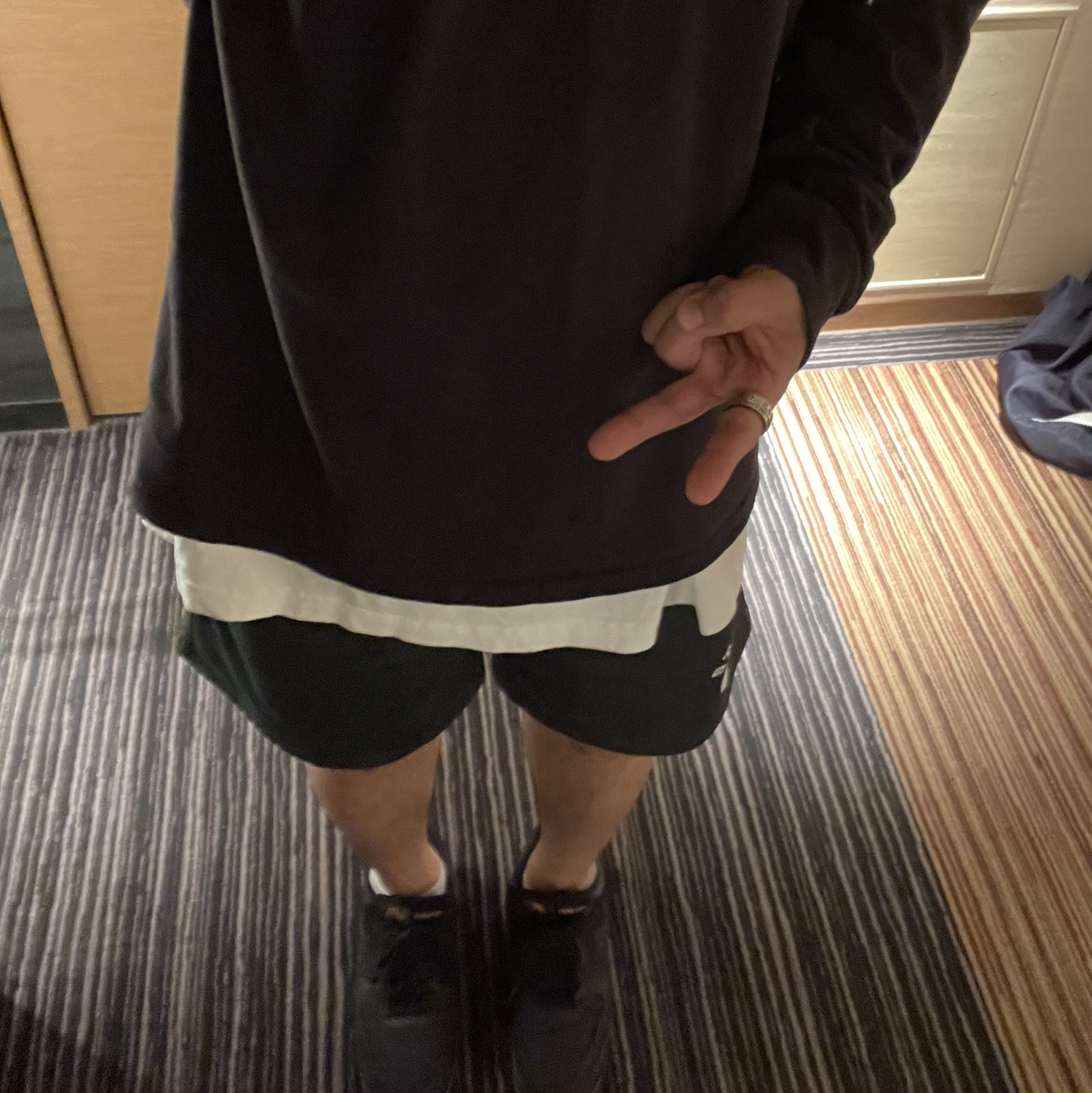 Nike Air Force 1 Low Gore-Tex Black Light Carbon, Stussy 8 Ball Mesh Shorts Forest 착용 스타일