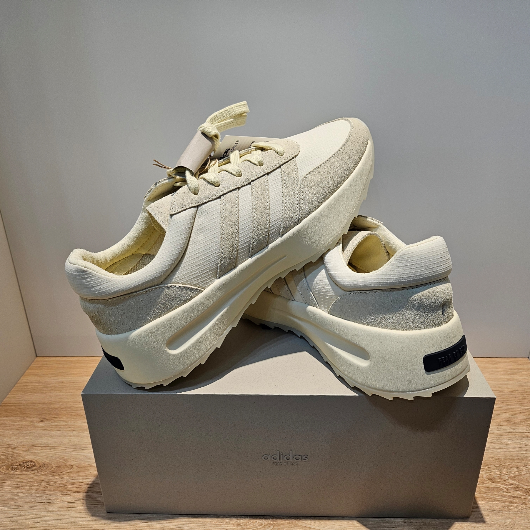 Adidas x Fear of God Athletics Los Angeles Pale Yellow, Nike x Fear of God Warm Up Pants String 착용 스타일 - 3