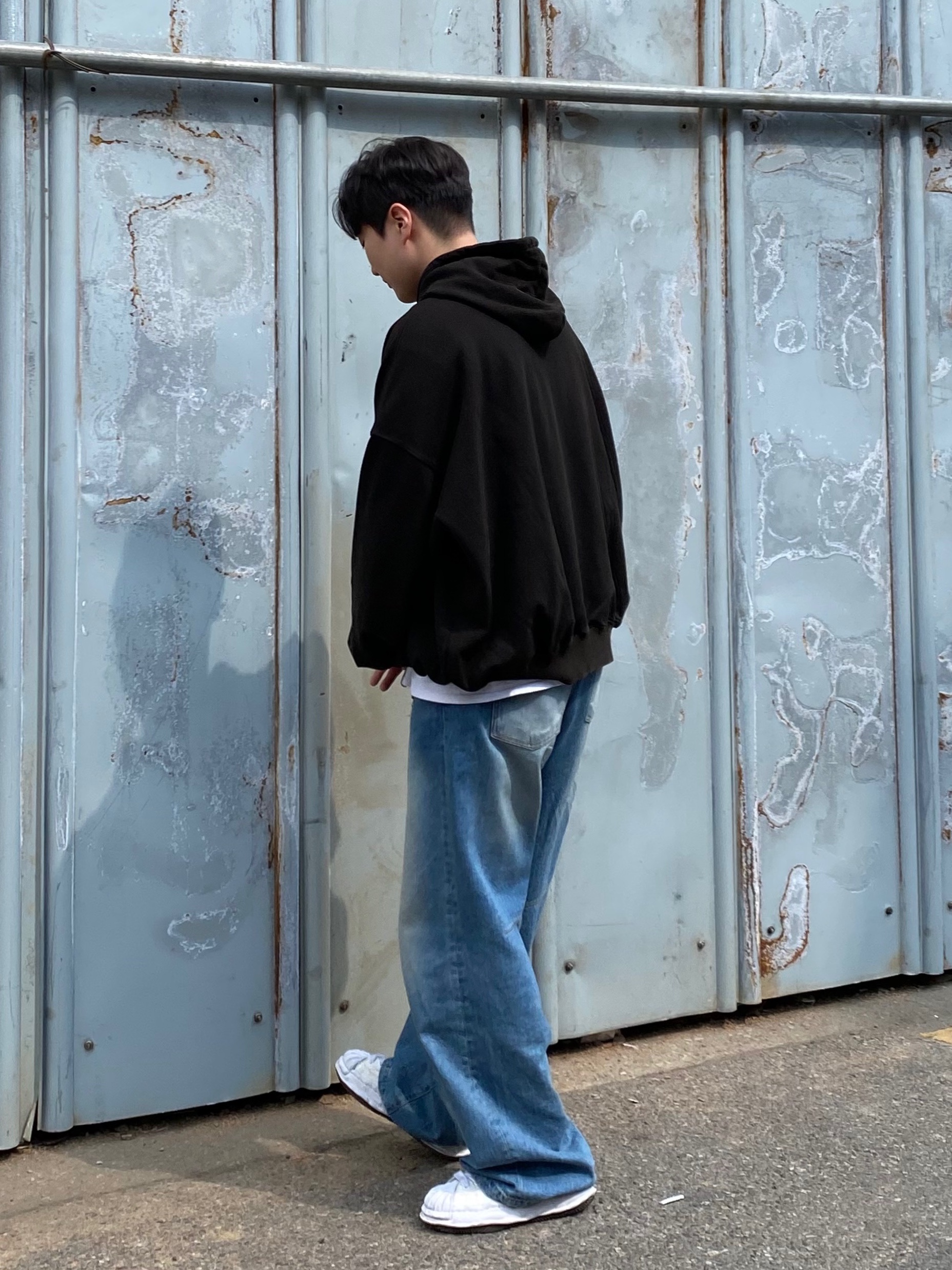 Maison Mihara Yasuhiro Blakey OG Sole Canvas Low-top Sneakers White, Undermycar Stendhal Syndrome Oversized Hoodie Green Ash - 23FW (The Hyundai Seoul Exclusive) 착용 스타일 - 3