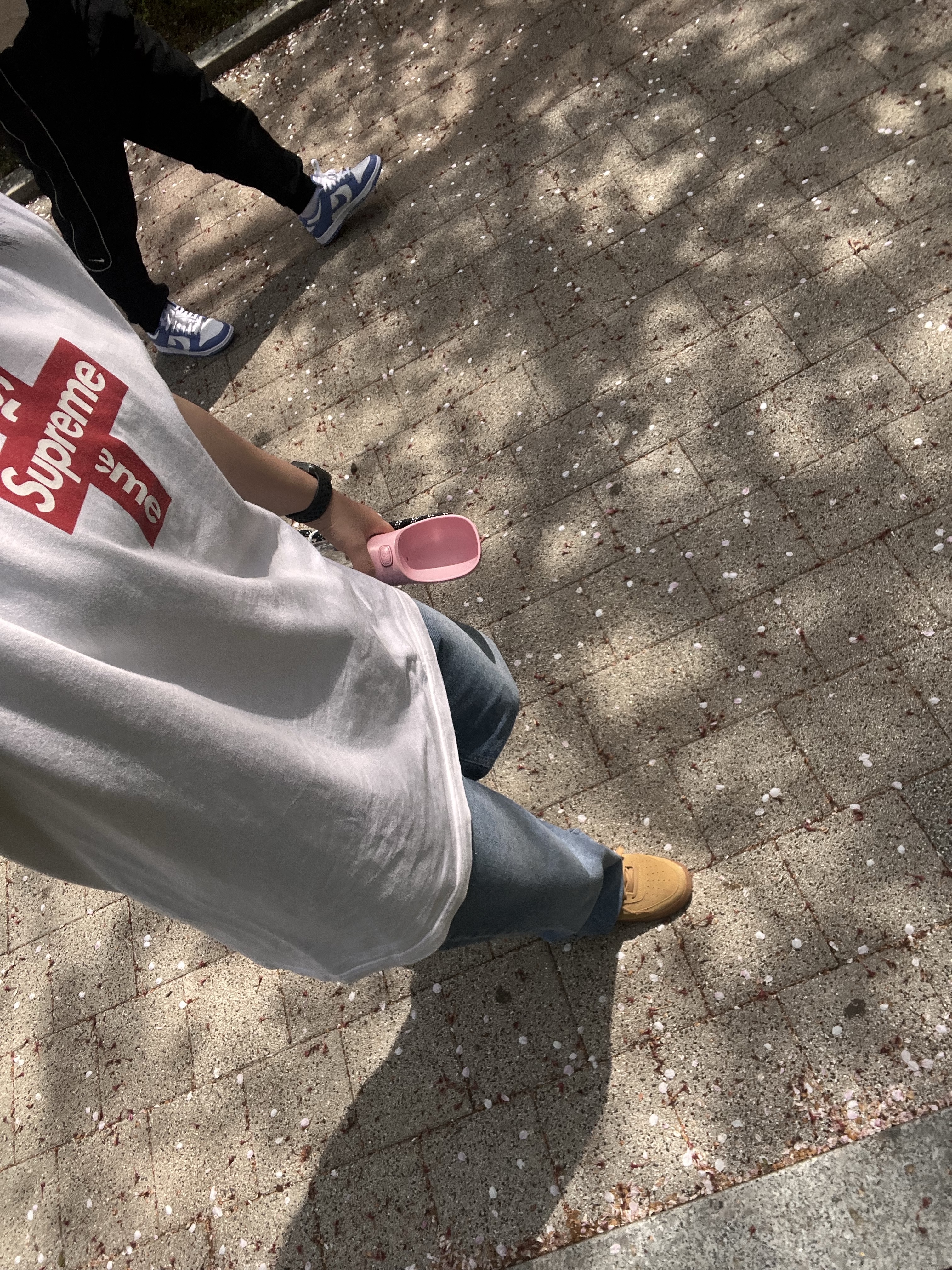 Supreme Washed Chino Twill Camp Cap Red, Supreme Cross Box Logo T-Shirt White - 20FW 착용 스타일 - 2