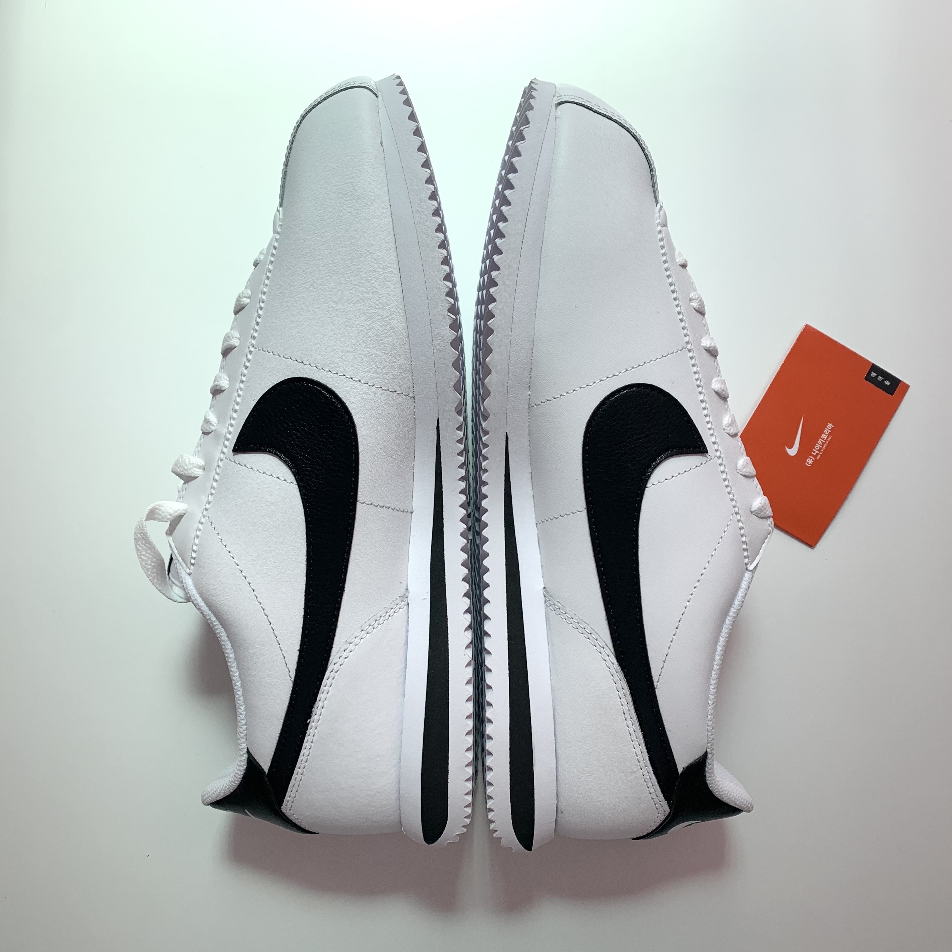 Nike Cortez White Black 착용 스타일 - 2