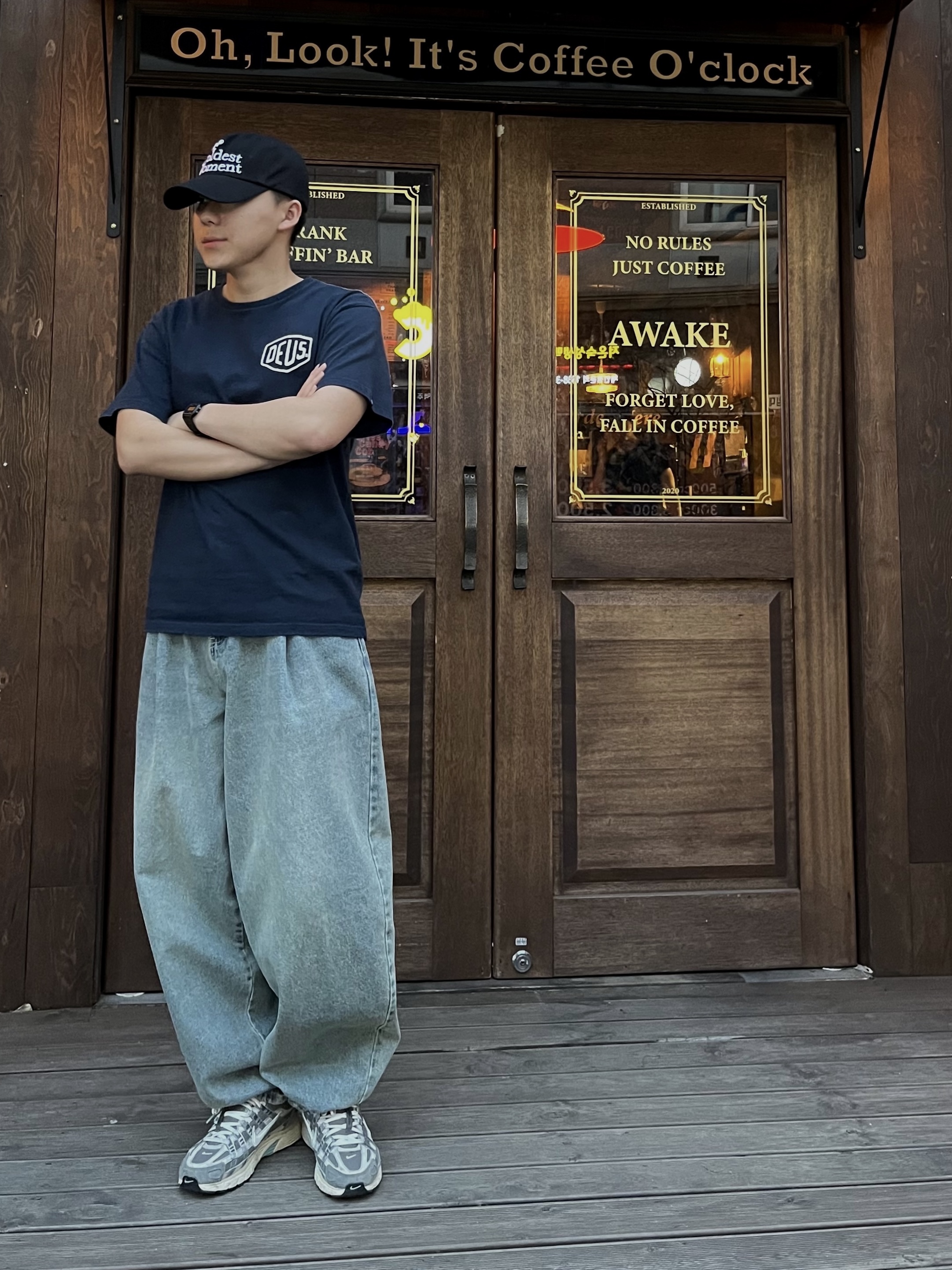 Nike P-6000 Flat Pewter Light Iron Ore, Deus Ex Machina Seoul College Address T-Shirt Navy 착용 스타일