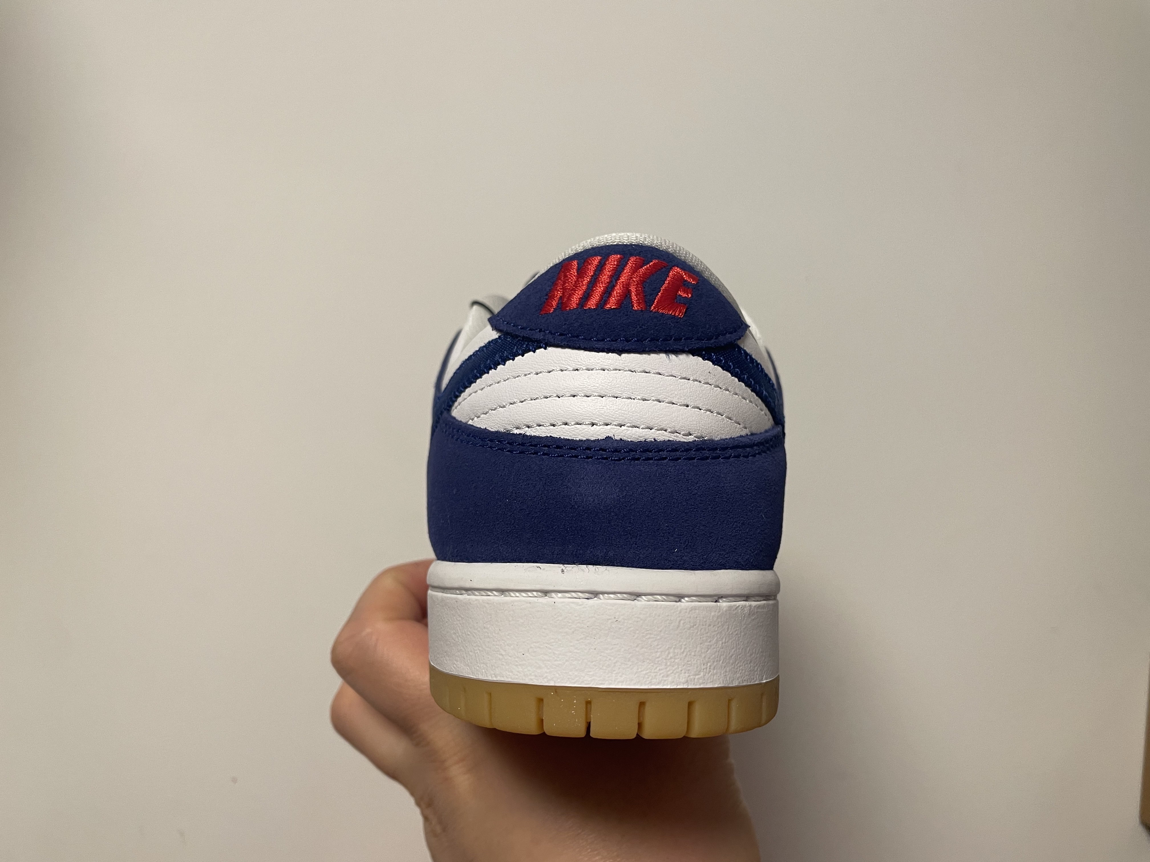 Nike SB Dunk Low Pro Premium Deep Royal Blue 착용 스타일 - 5