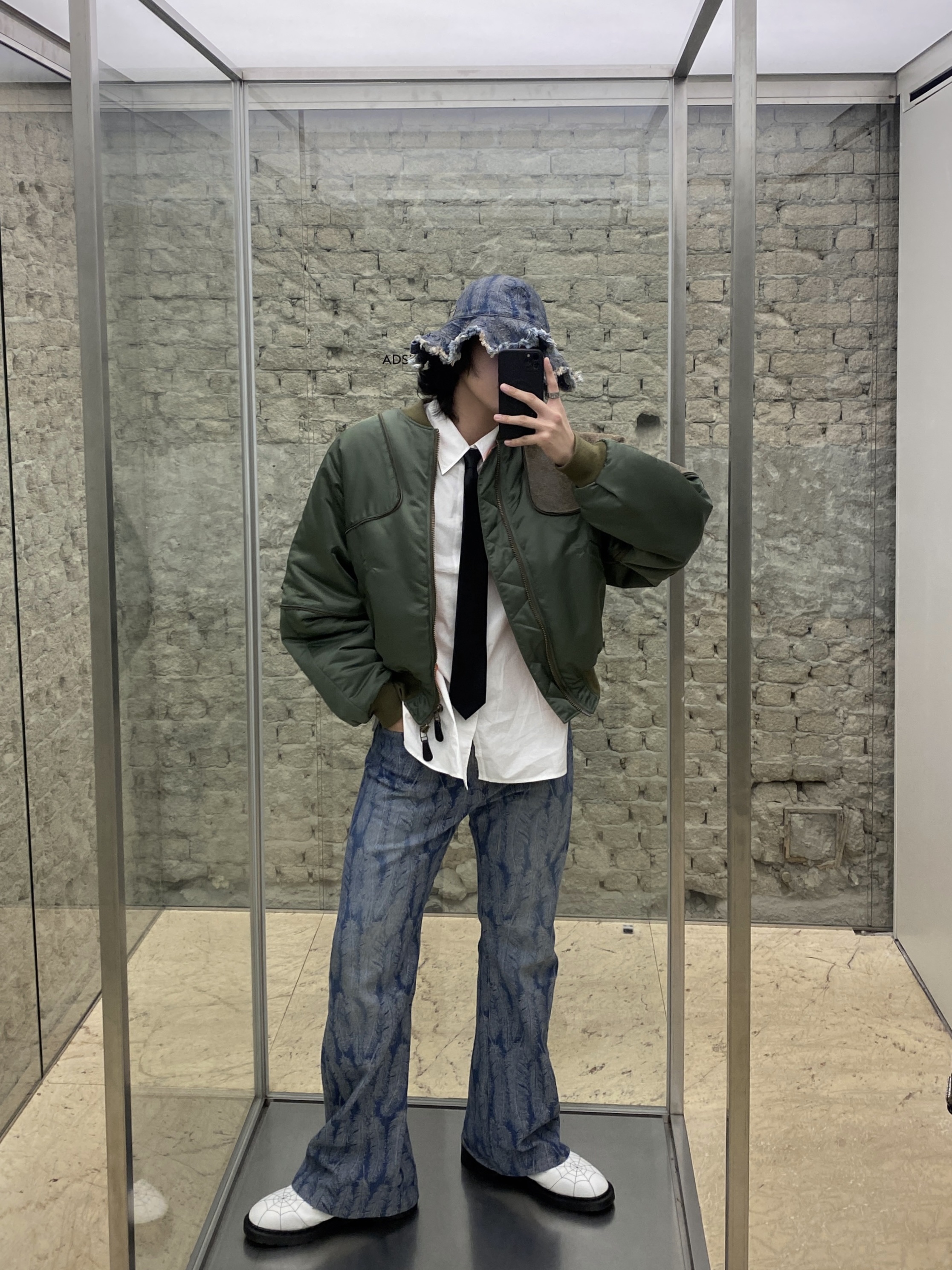 Dr. Martens x Supreme Spiderweb 3-Eye Shoe White, Kapital Ma-1 Nylon X Crack Leather Siamese Bomber Jacket Khaki 착용 스타일 - 1