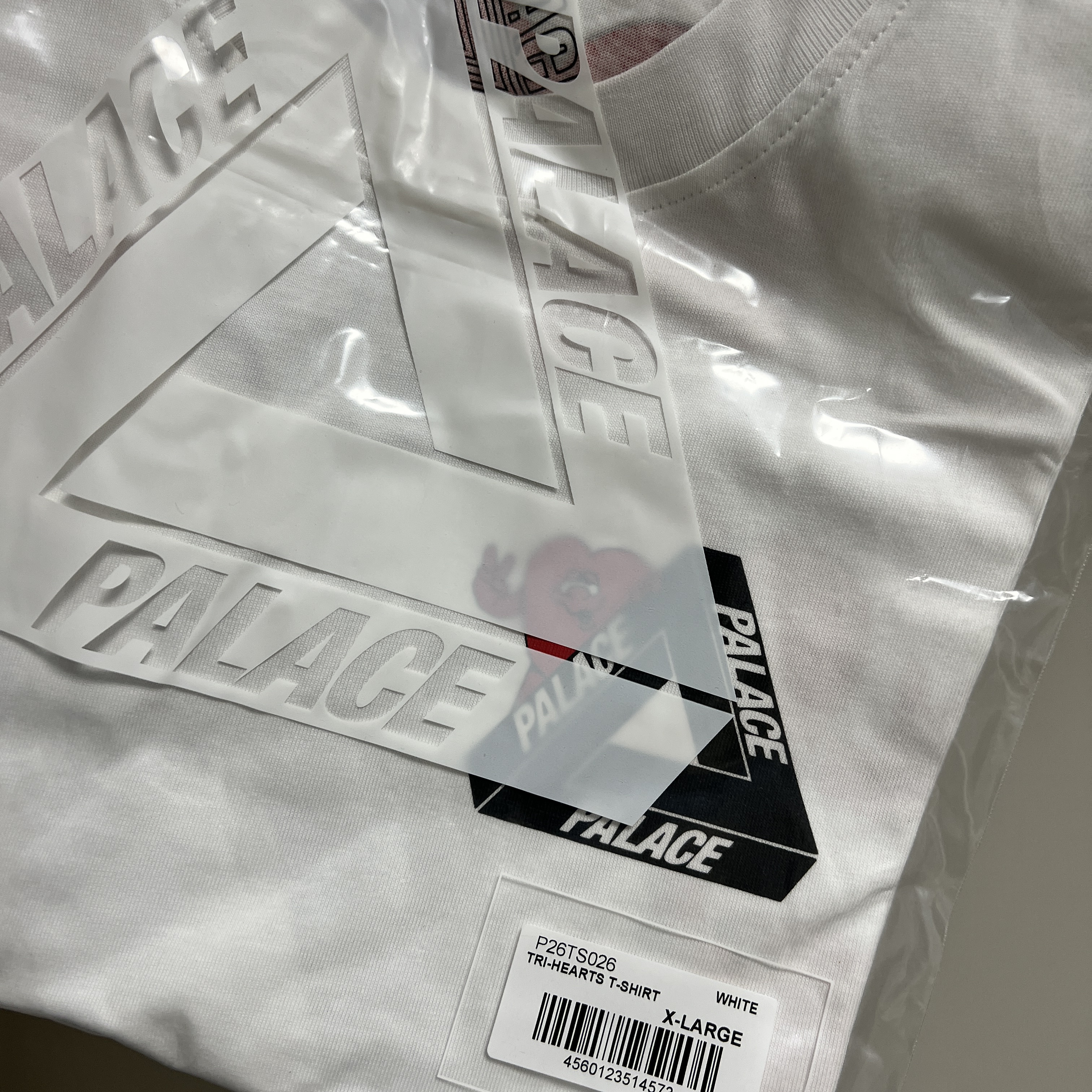 Palace Tri-Hearts T-Shirt White - 24SS 착용 스타일