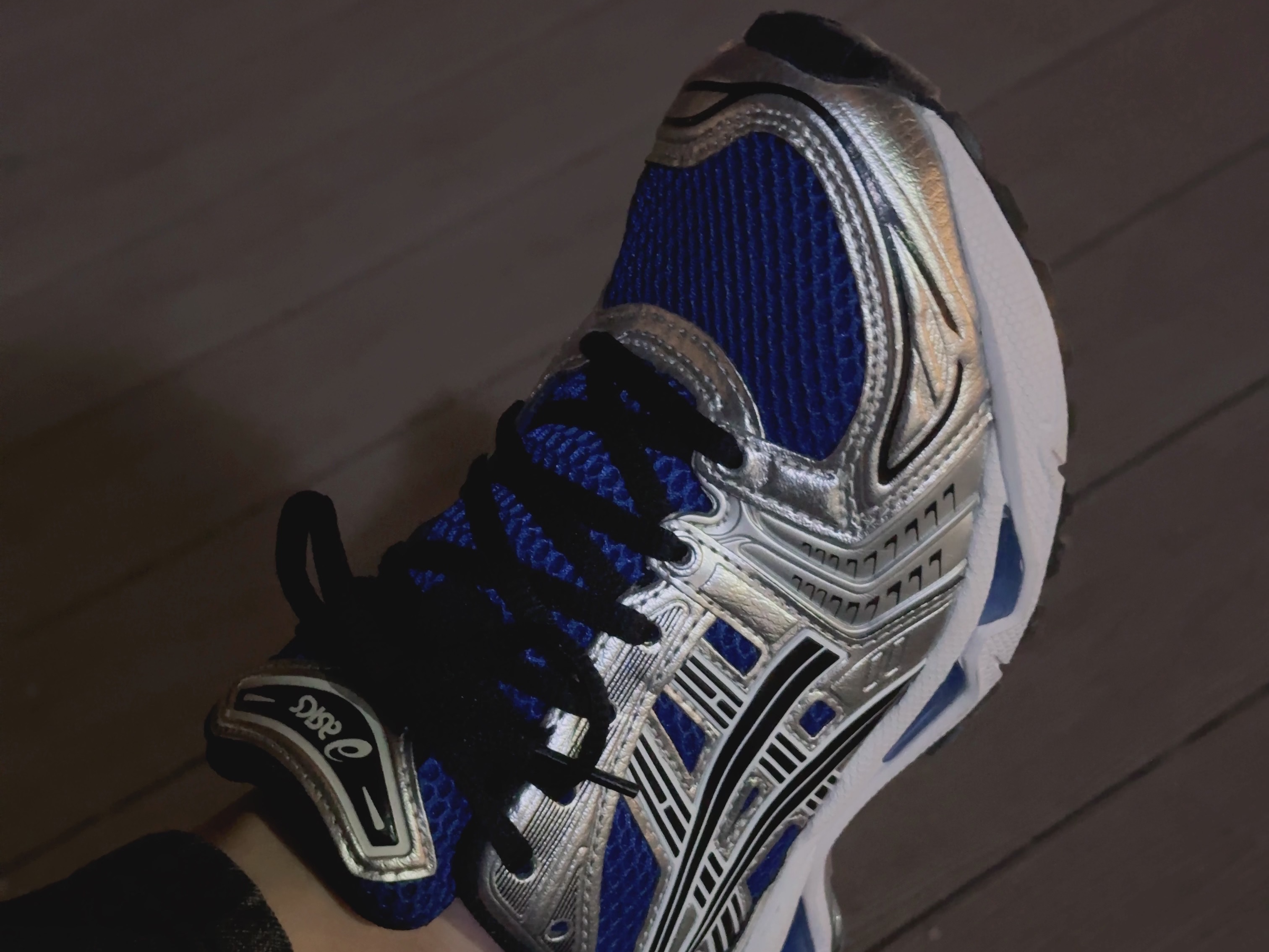 Asics Gel-Kayano 14 Cream Black, Asics Gel-Kayano 14 Monaco Blue Black 착용 스타일 - 3