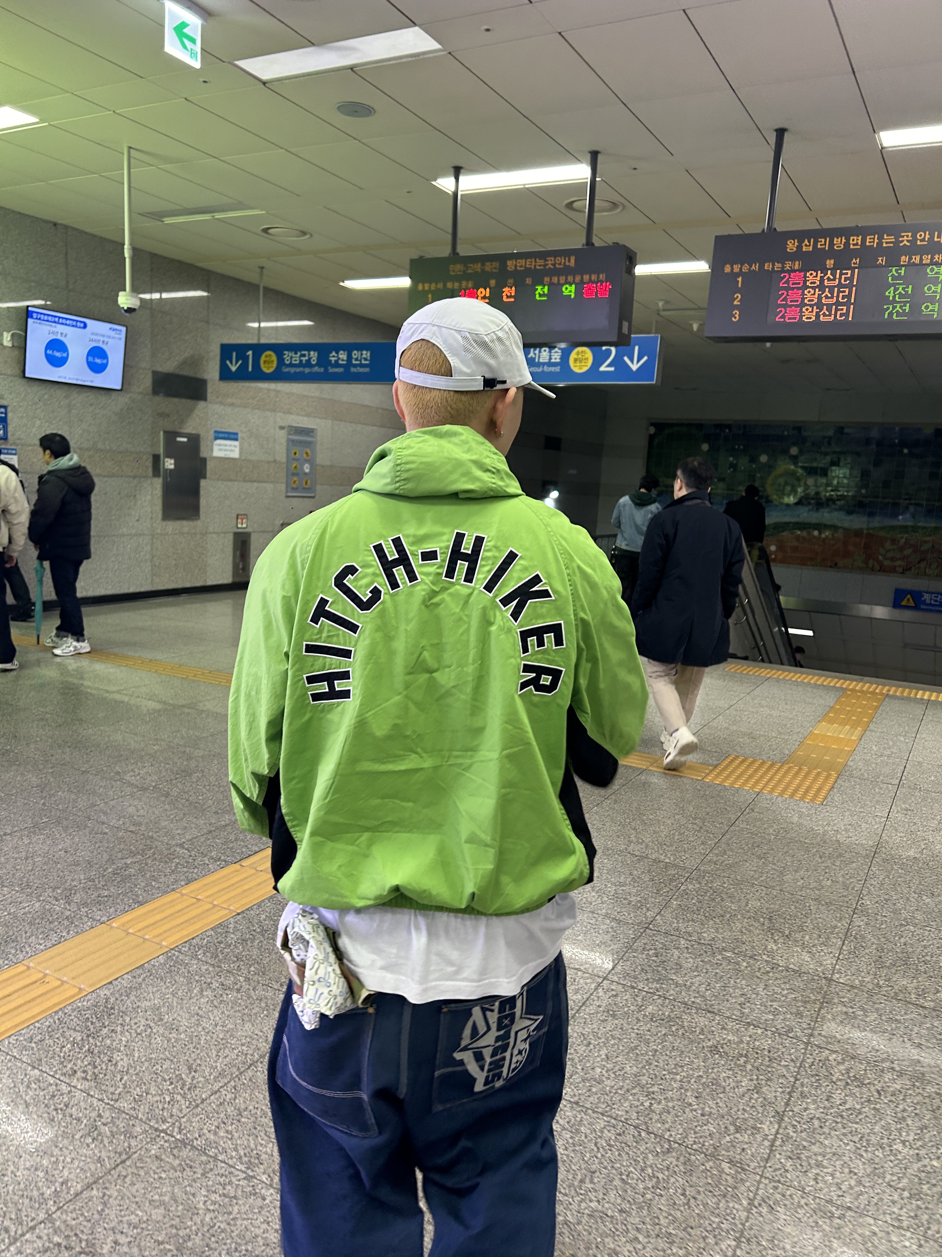 Cotchs Hitchhiker Windbreaker Yellow Green, Cotchs Hitchhiker Windbreaker Brown 착용 스타일
