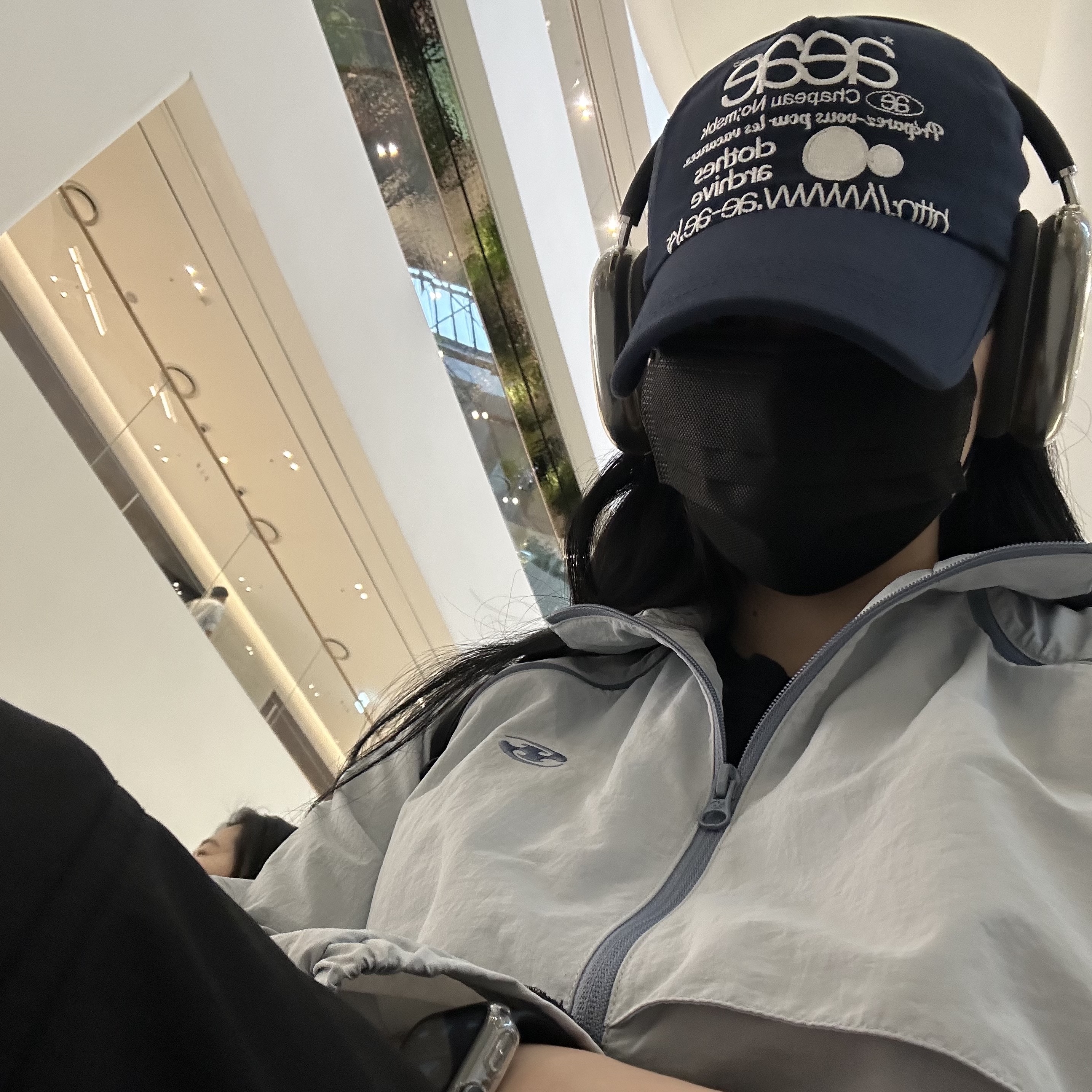 Sansan Gear Slash Zipper Jacket Light Grey - 24SS, Aeae Web Logo 5-Pannel Cap Navy 착용 스타일