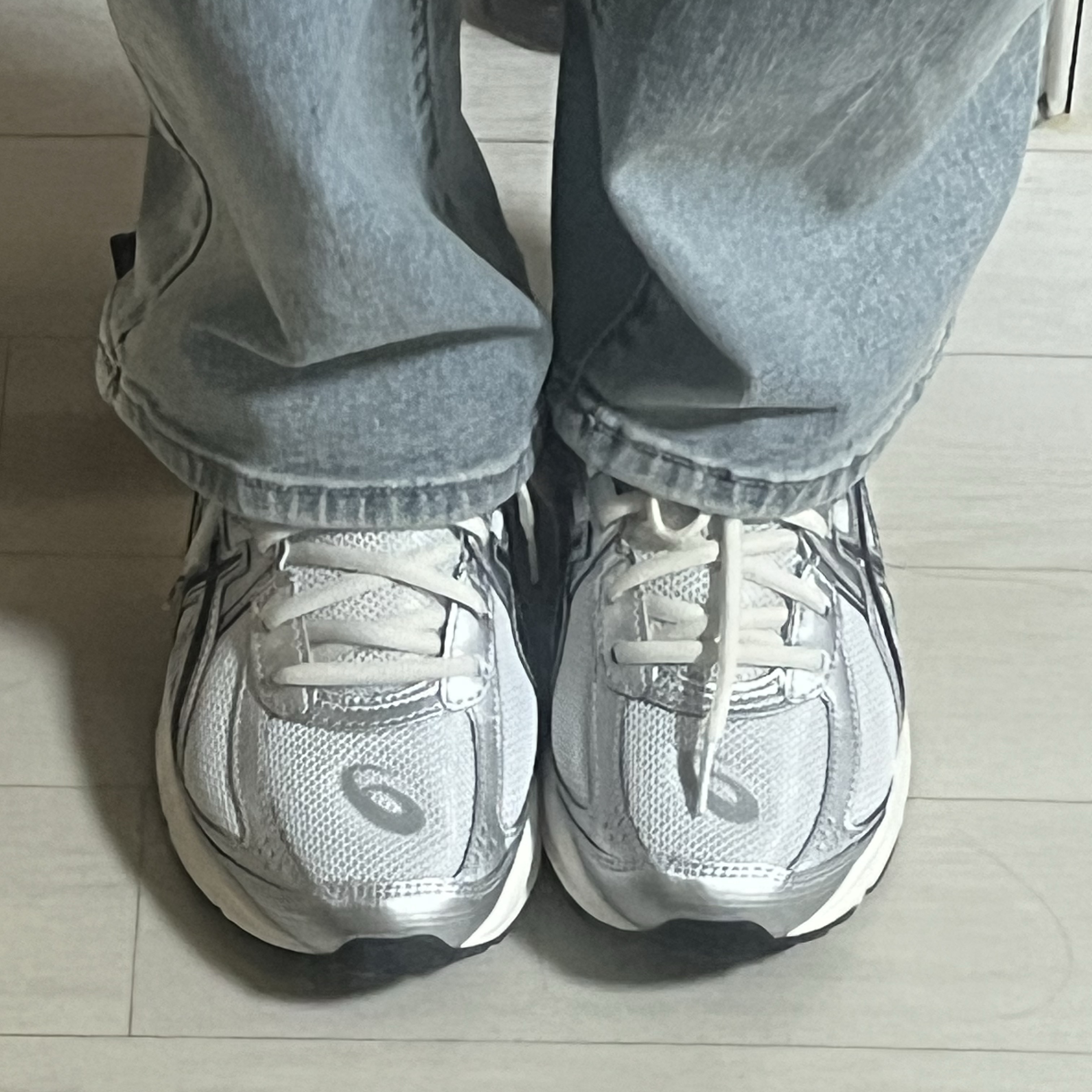 Asics Jog 100 S White Black - 2E Wide 착용 스타일