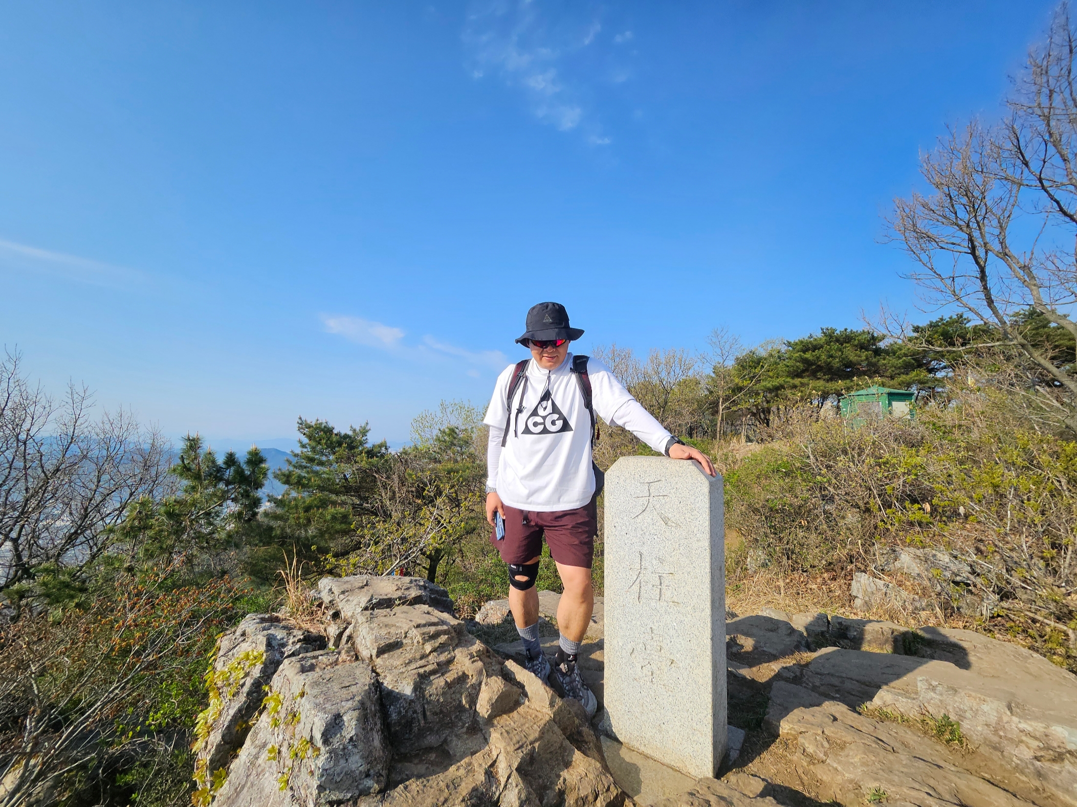 Nike NRG ACG Trail Shorts Earth - Asia, Nike NRG ACG Storm-Fit Bucket Hat Black 착용 스타일 - 2