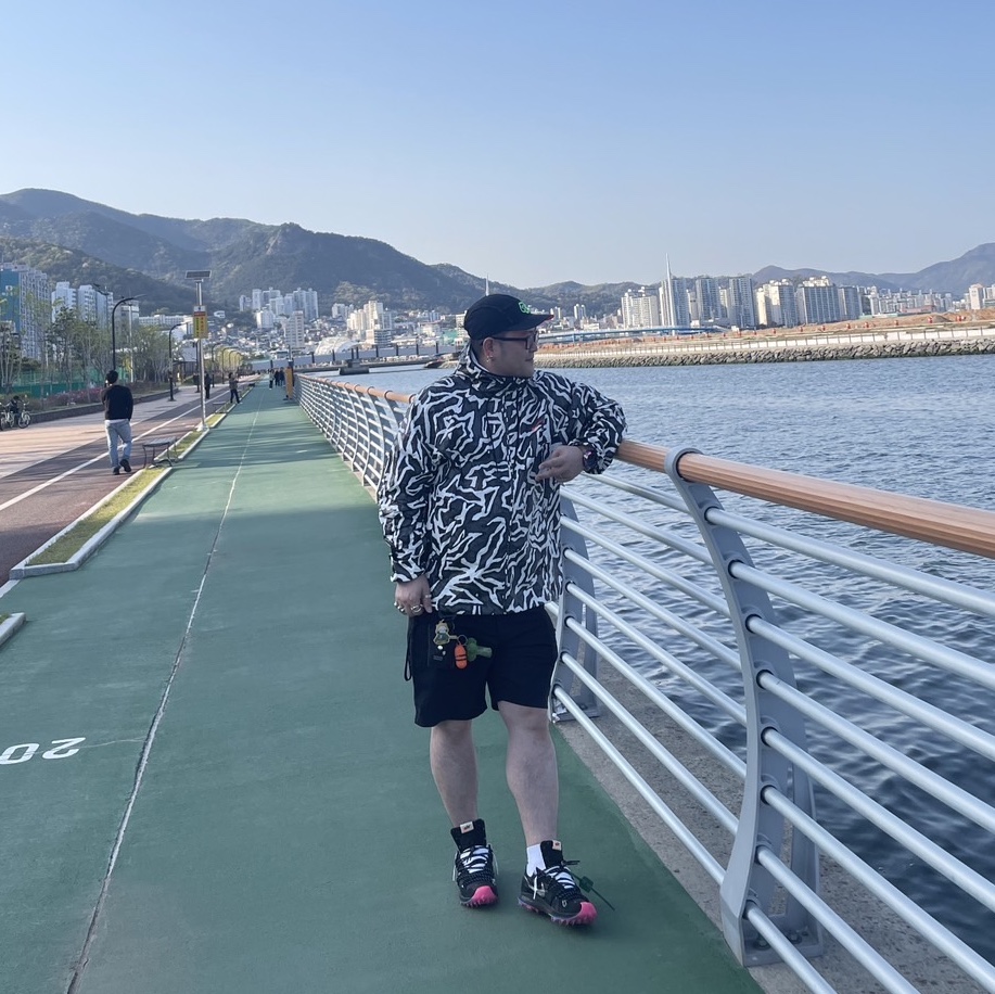 (W) Nike x Off-White Zoom Terra Kiger 5 Black 착용 스타일 - 1