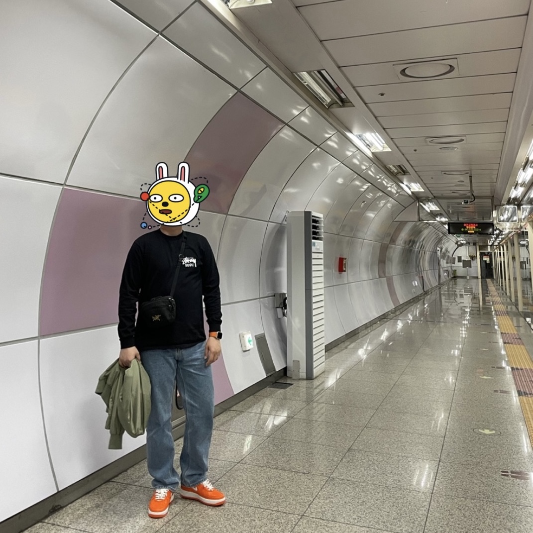 Arc'teryx Mantis 1 Waistpack Black, Nike Air Force 1 Low Retro Color of The Month Safety Orange 착용 스타일