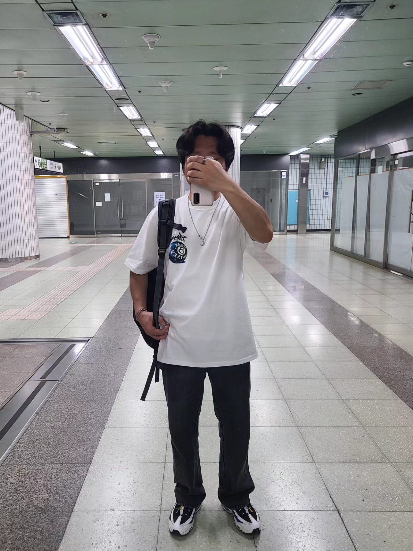 Stussy x Born X Raised 8 Ball T-Shirt White 착용 스타일 - 2