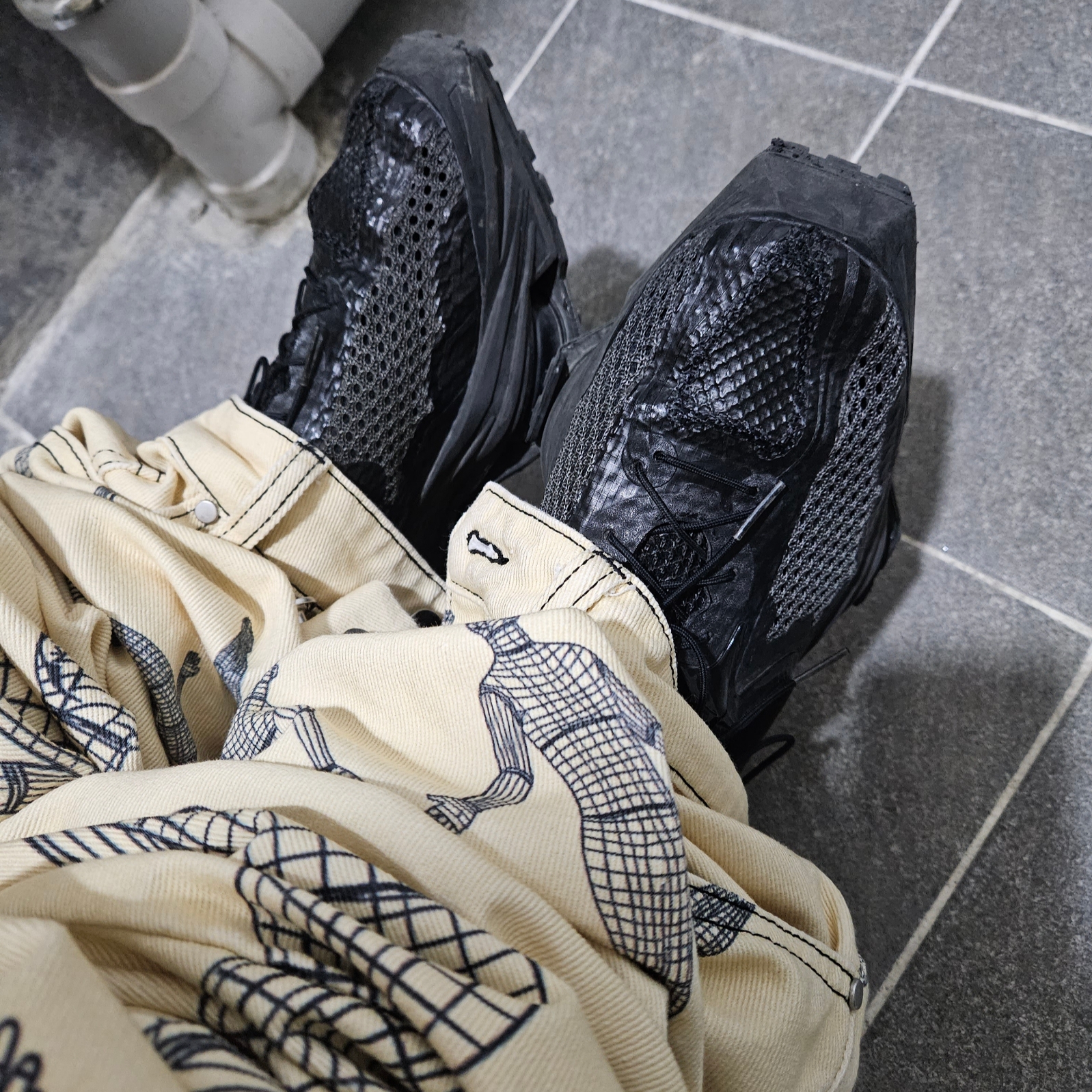 Nike x Matthew M Williams Zoom 004 Triple Black 착용 스타일 - 1