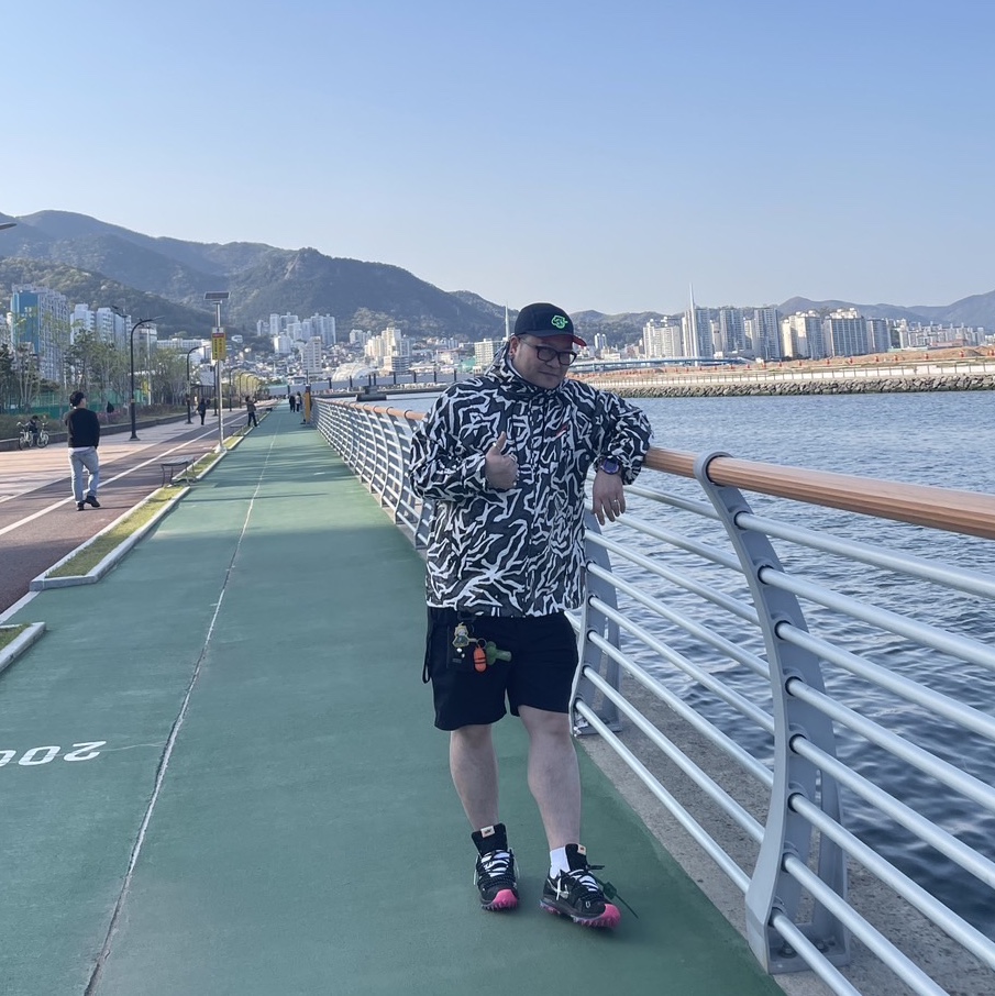 (W) Nike x Off-White Zoom Terra Kiger 5 Black 착용 스타일 - 2