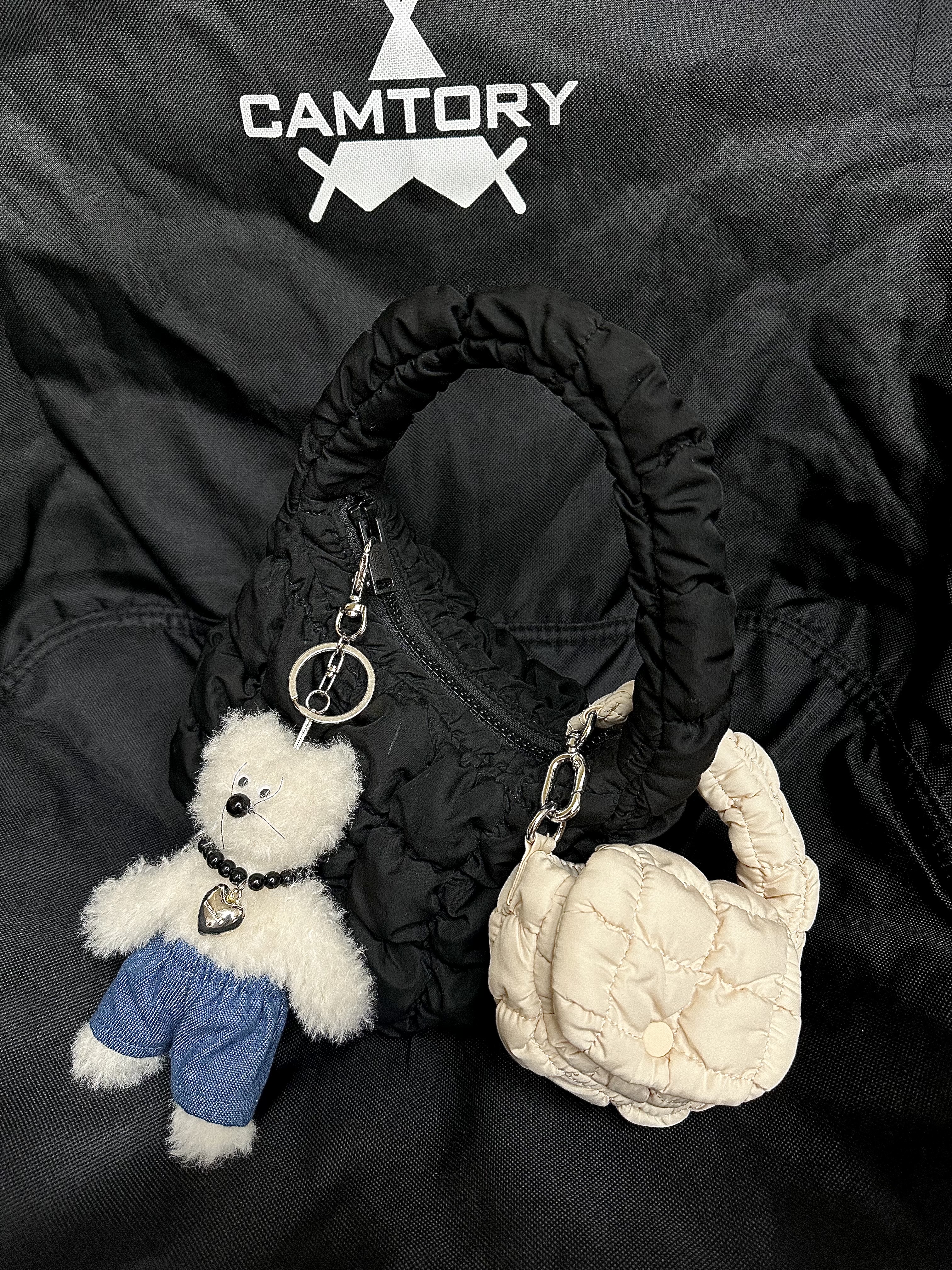 COS Quilted Nano Bag Beige 착용 스타일