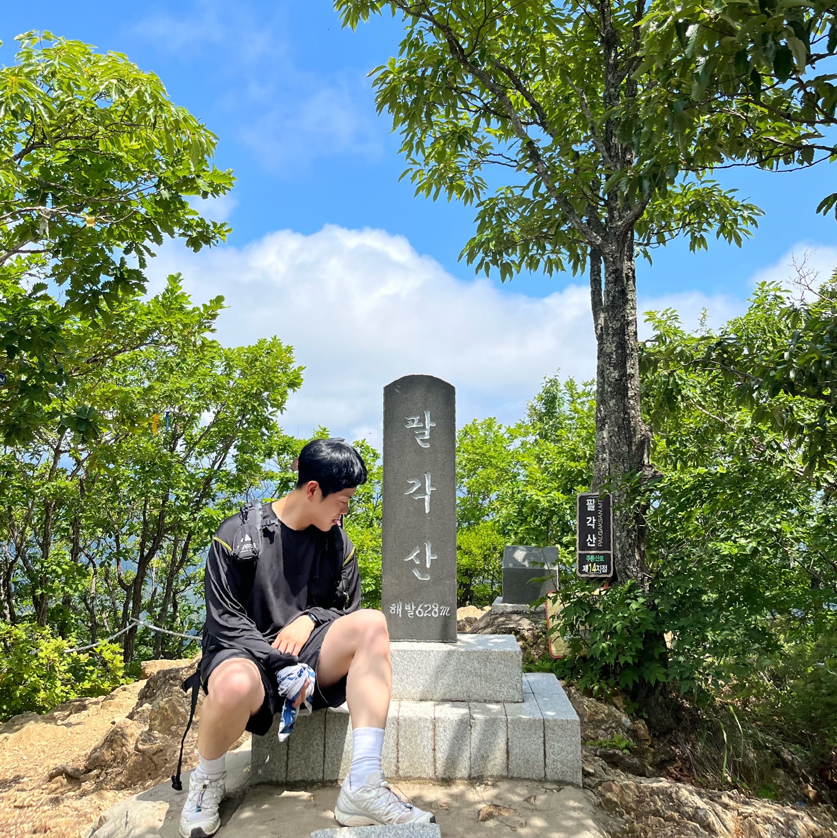 Salomon XT-6 ADV White, Arc'teryx System A Copal LS Bird T-Shirt Black 착용 스타일