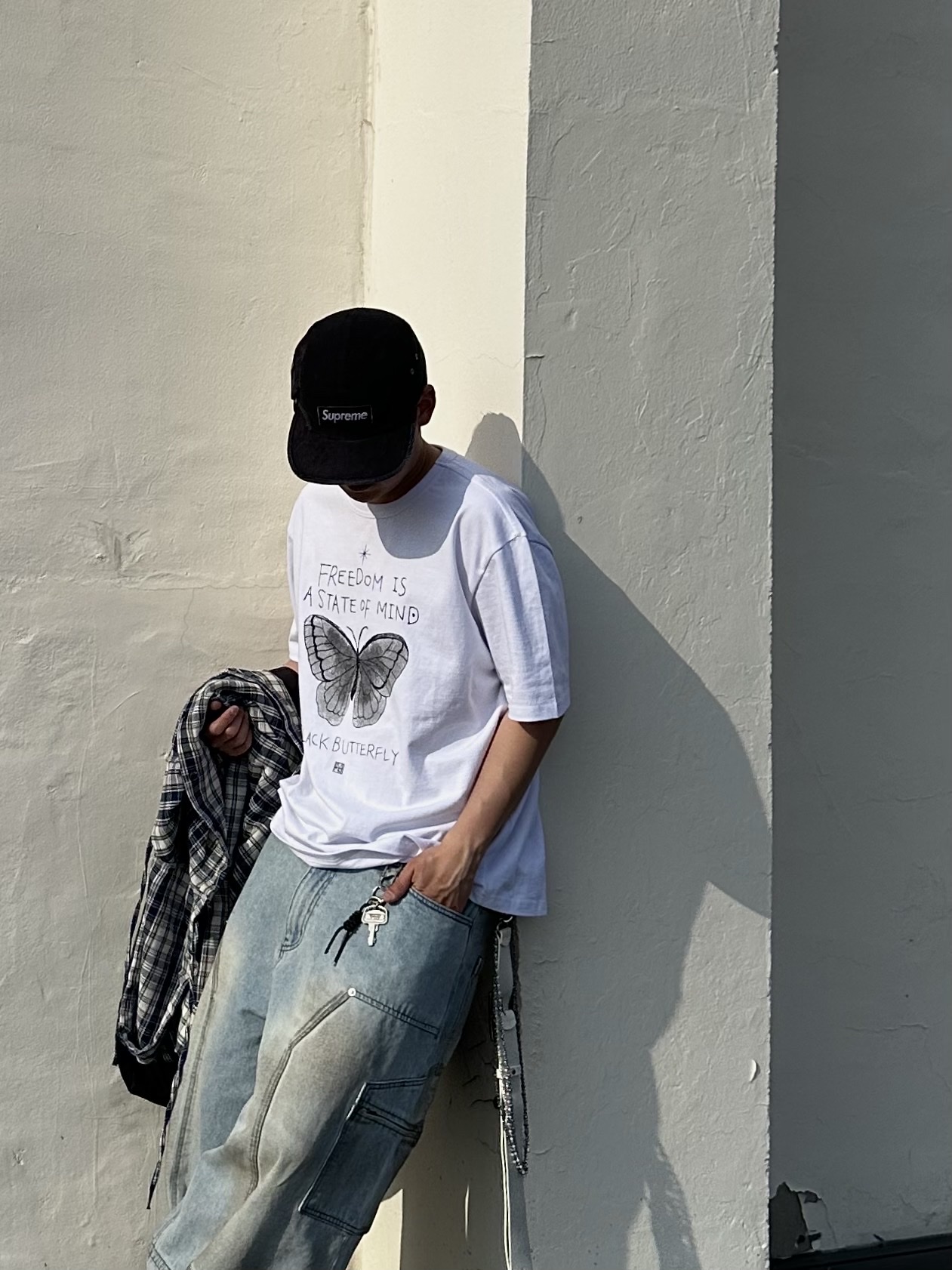 [KREAM 단독] Haleine Carpenter Cargo Dirty Washed Jean Light Blue, Balenciaga 3XL Sneakers Light Beige 착용 스타일 - 6