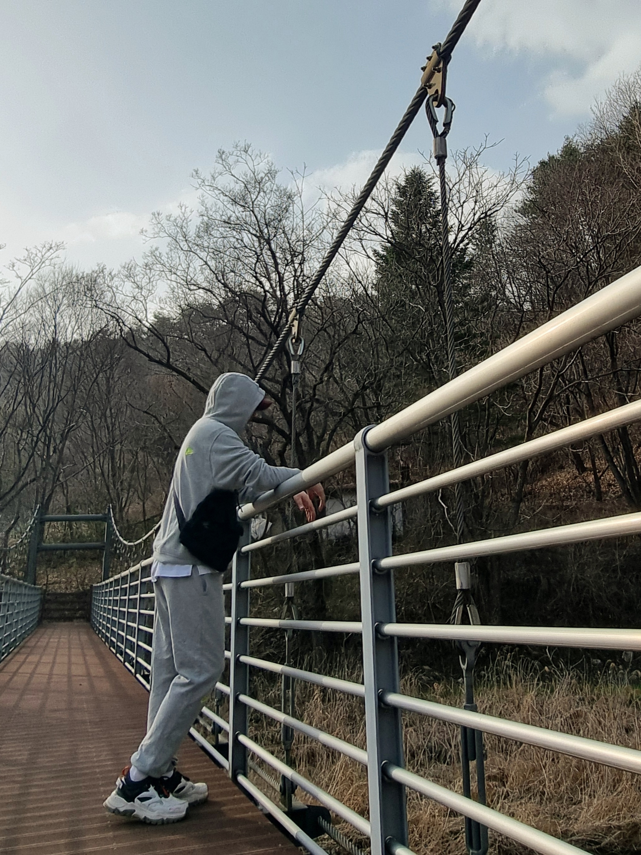 C.P. Company Nylon B Single Strap Rucksack Black - 23SS, Nike NSW Essential+ French Terry Pants Dark Grey Heather - US/EU 착용 스타일 - 1