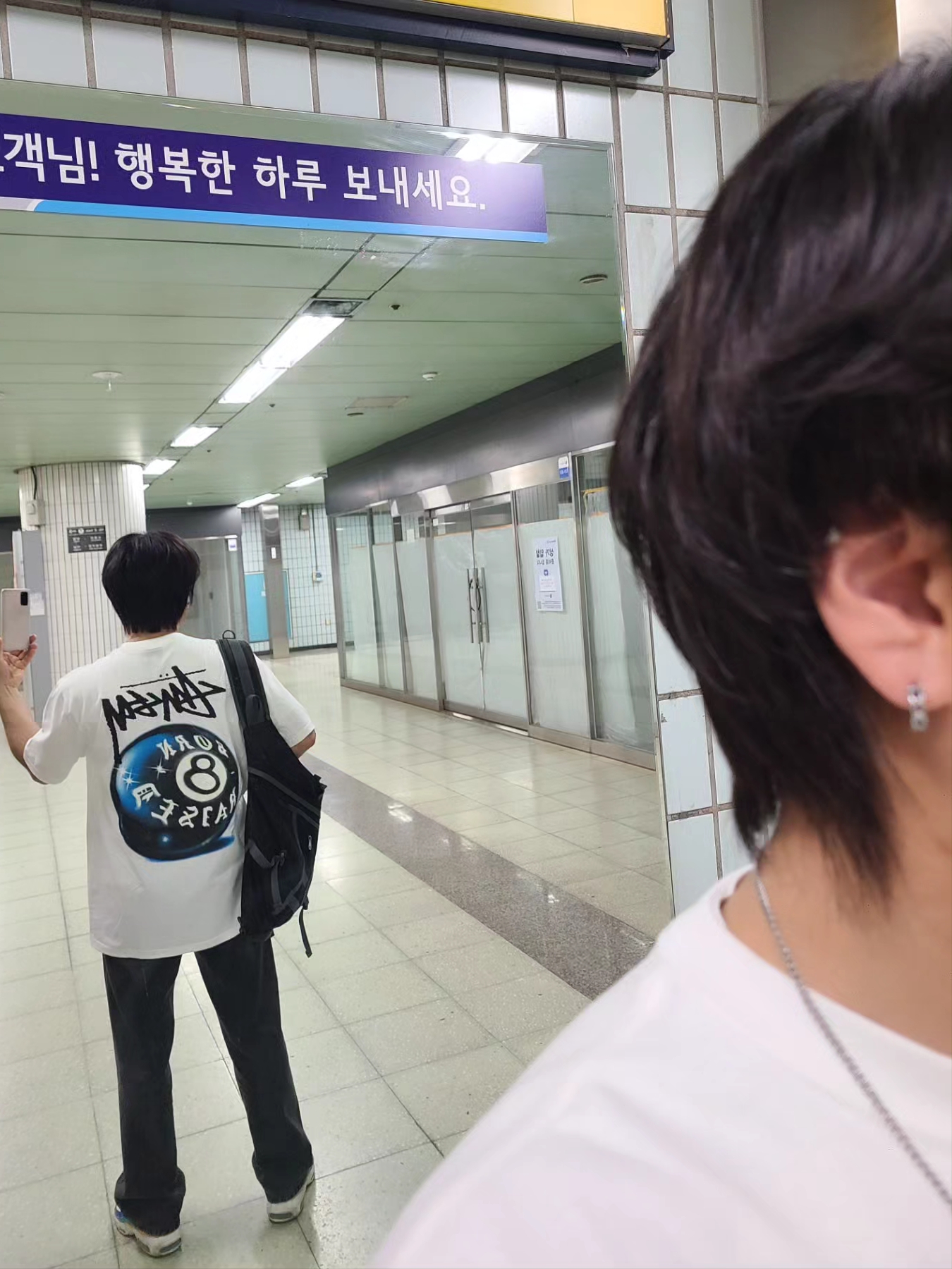 Stussy x Born X Raised 8 Ball T-Shirt White 착용 스타일 - 1