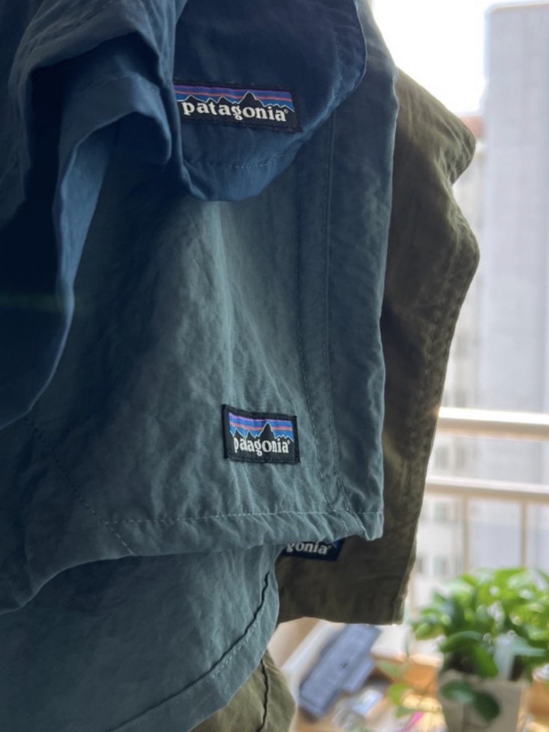 Patagonia Baggies Longs 7 Inch Dark Ash, Patagonia Baggies Longs 7 Inch Pigeon Blue 착용 스타일 - 2