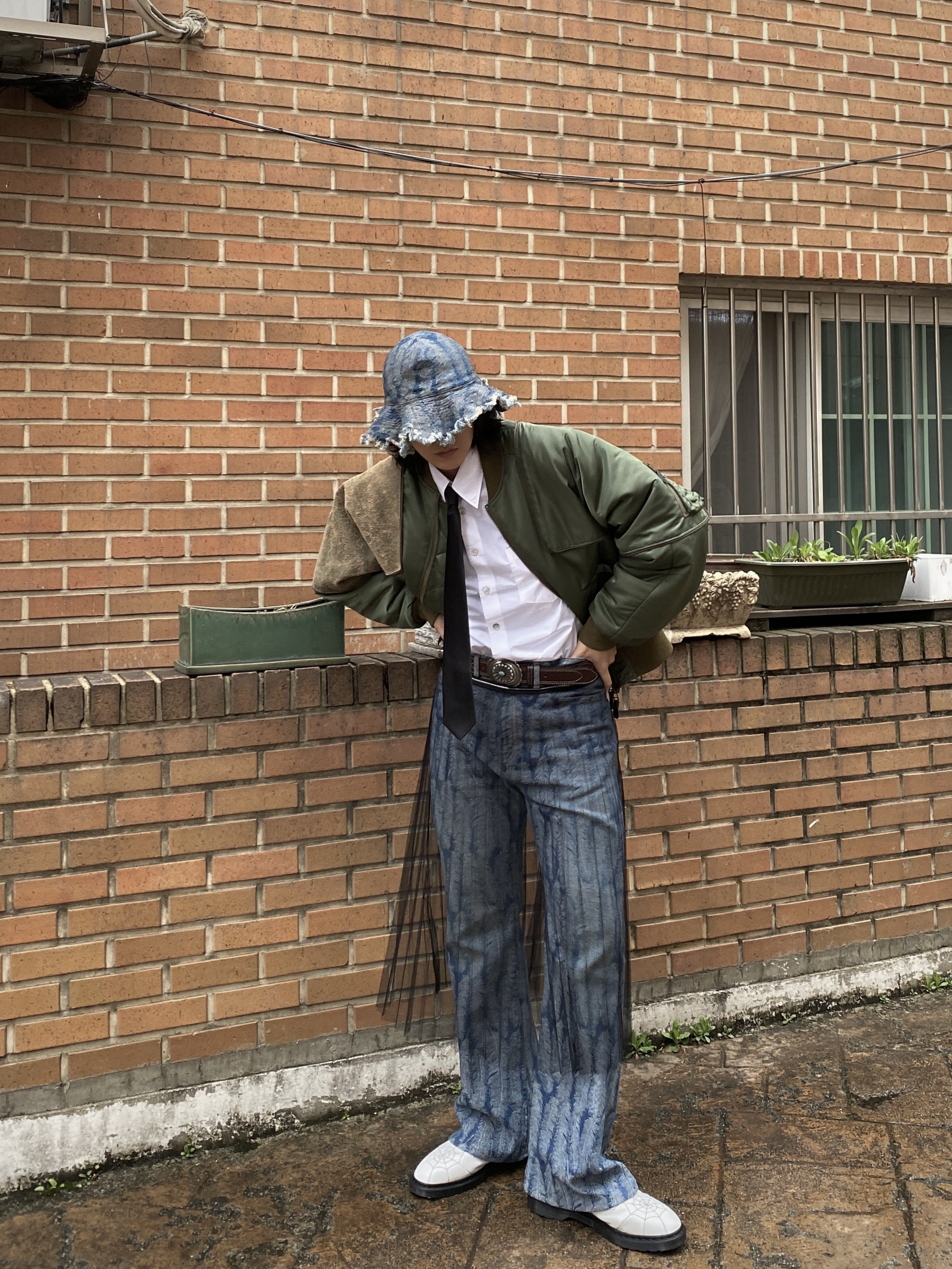 Dr. Martens x Supreme Spiderweb 3-Eye Shoe White, Kapital Ma-1 Nylon X Crack Leather Siamese Bomber Jacket Khaki 착용 스타일 - 5